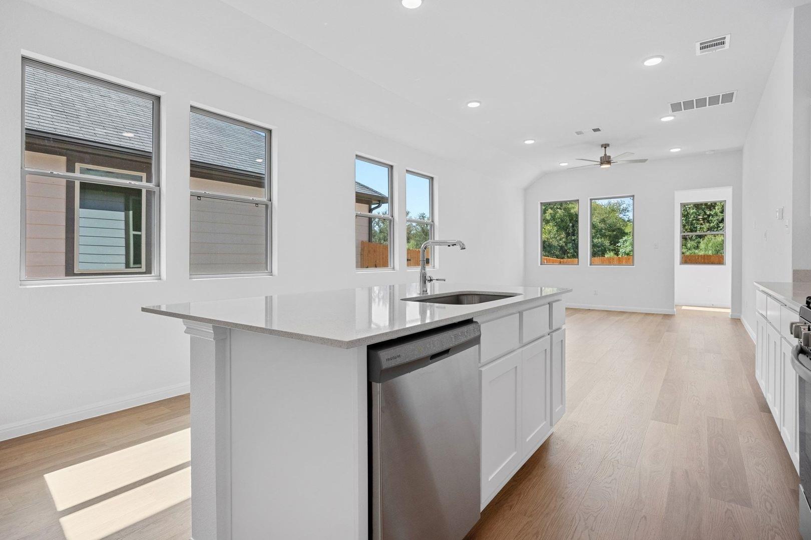 310 Bendecido Loop, Elgin, TX 78621