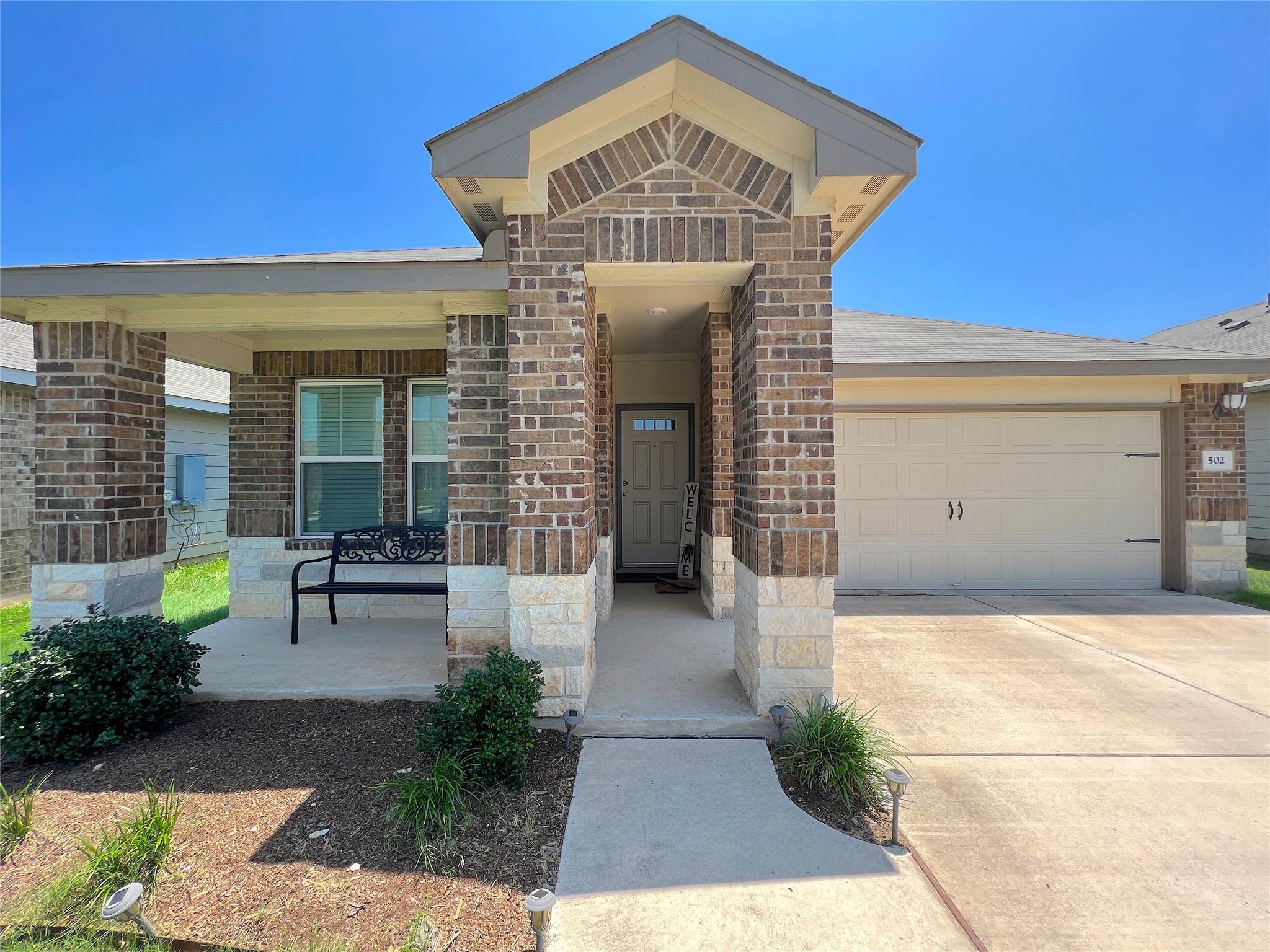 502 Mossy Rock Dr, Hutto, TX 78634