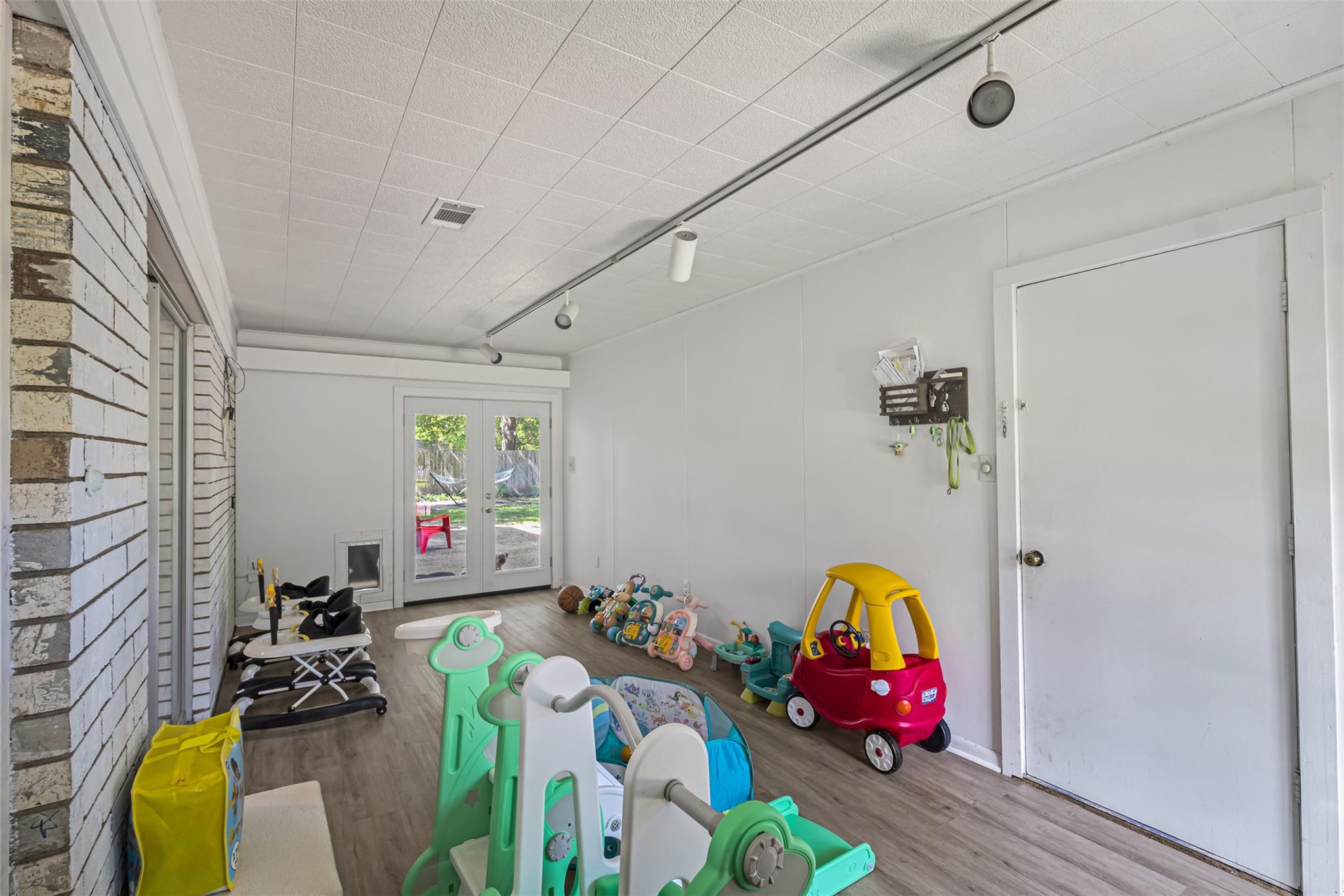 1604 N Cleveland Ave, Cameron, TX 76520