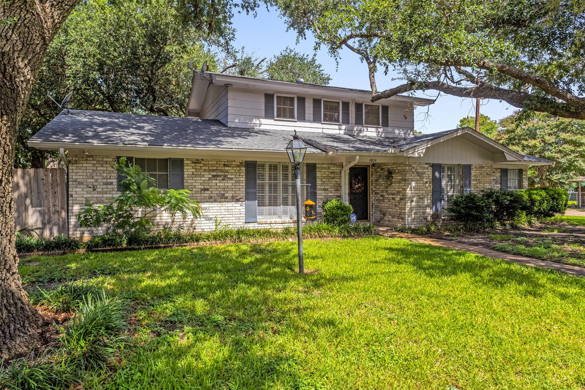 1604 N Cleveland Ave, Cameron, TX 76520