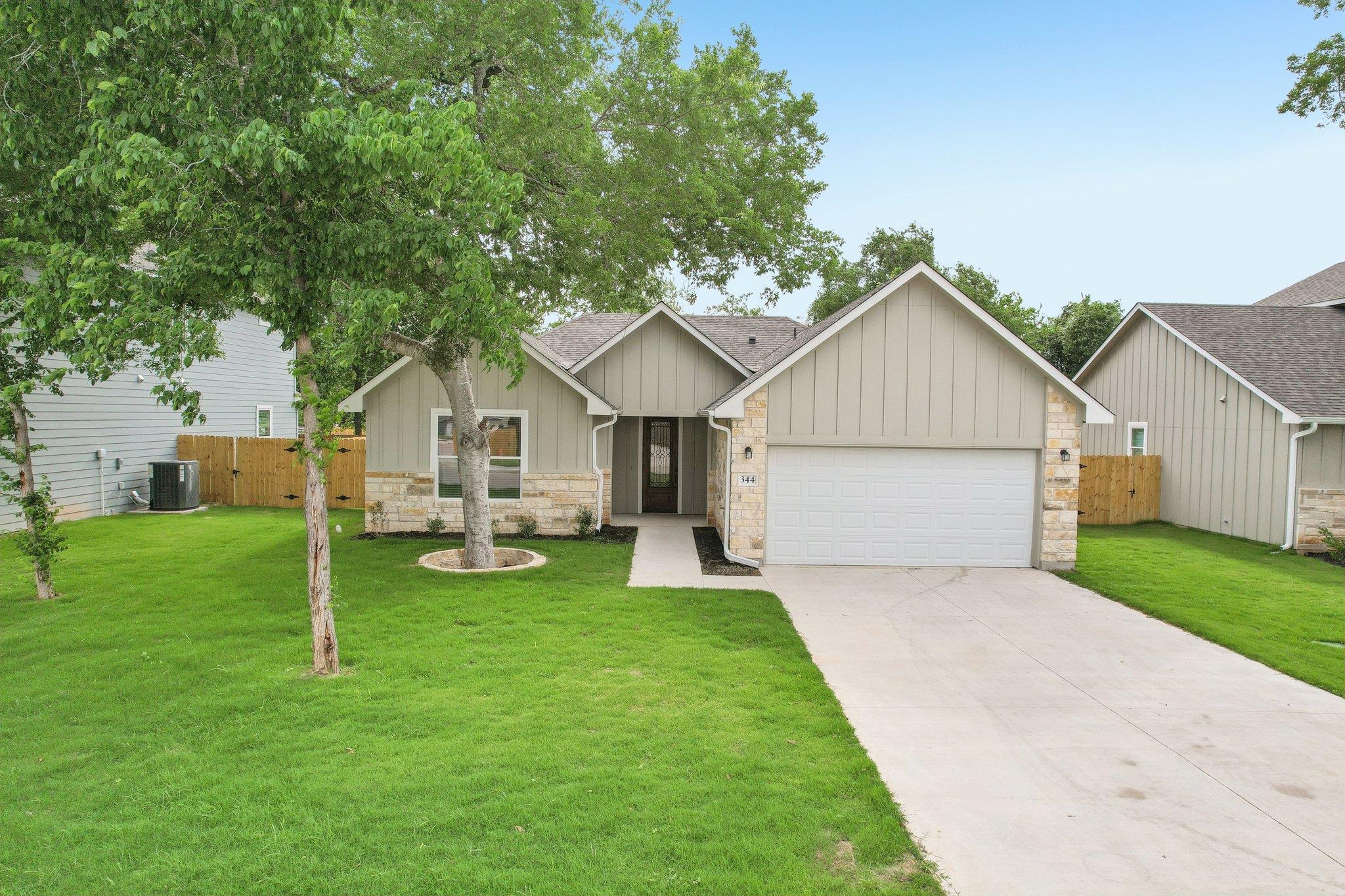 344 Webb St, Smithville, TX 78957