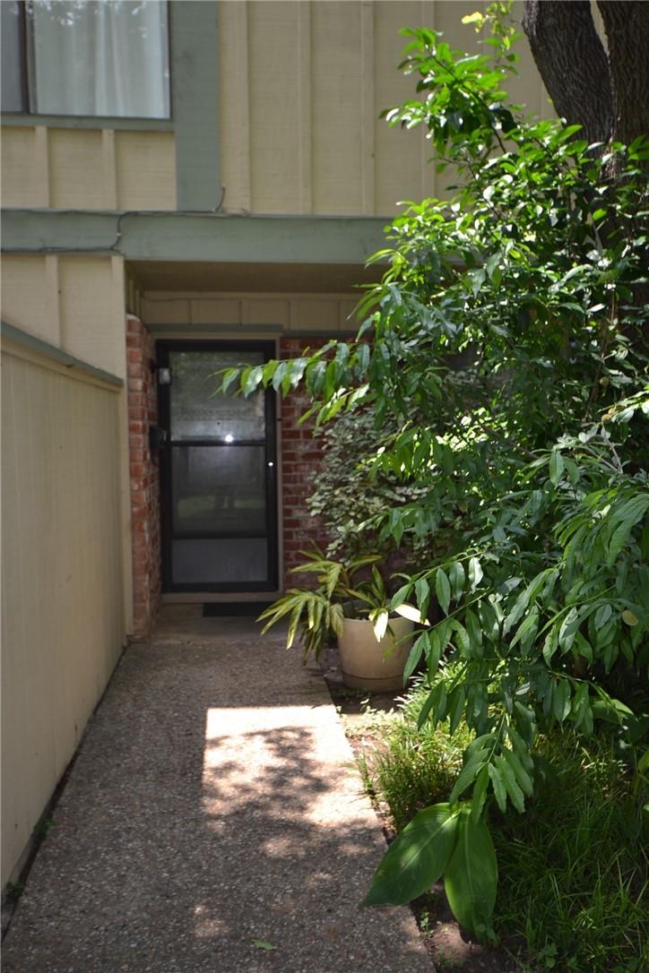 900 W Village Ln, Austin, TX 78758