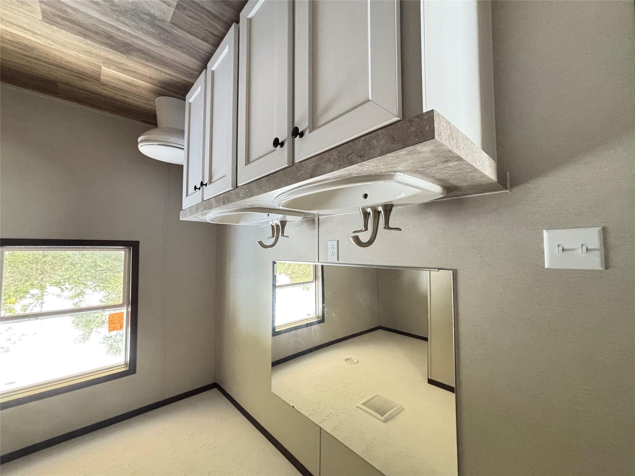 277 Elm Forest Loop # #B, Cedar Creek, TX 78612