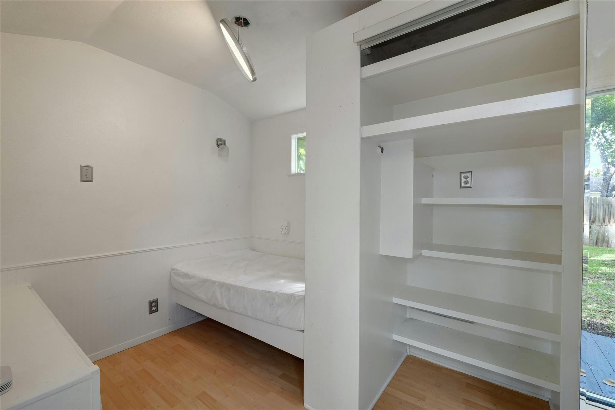 904 E 55th 1/2 St, Austin, TX 78751