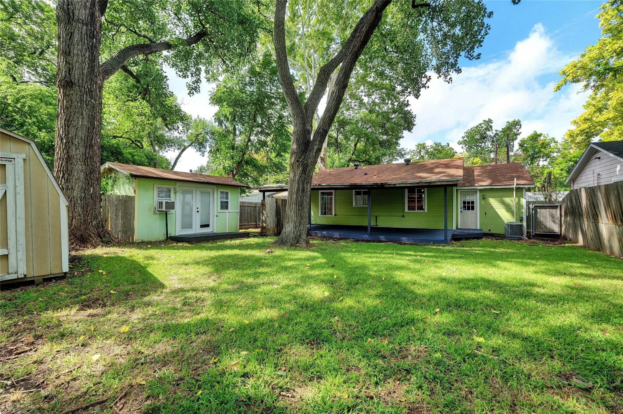 904 E 55th 1/2 St, Austin, TX 78751