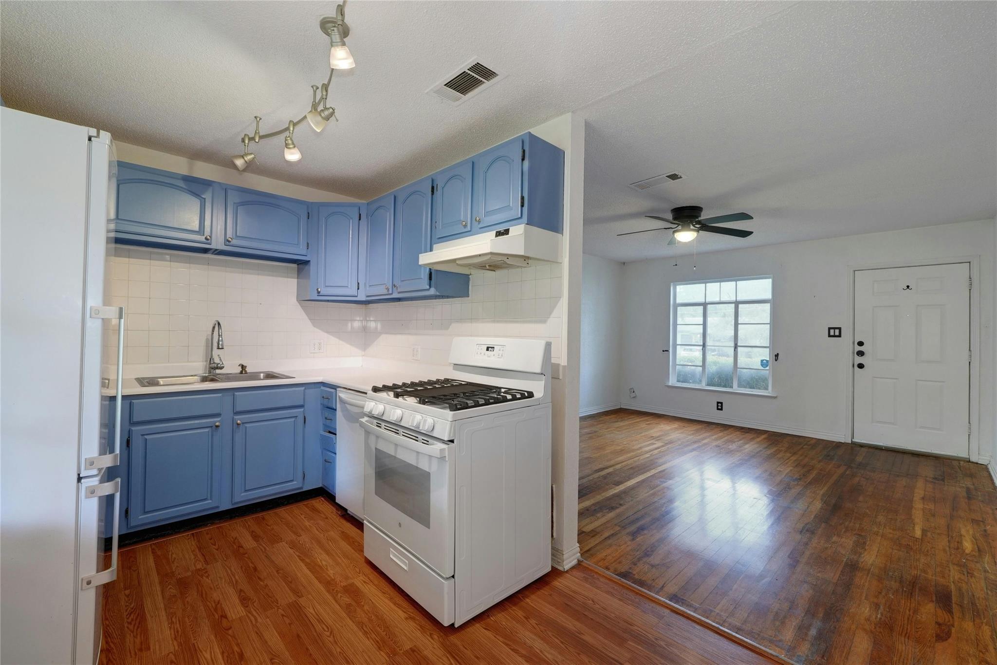 904 E 55th 1/2 St, Austin, TX 78751