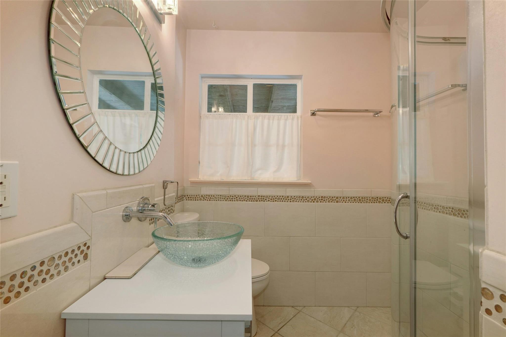 904 E 55th 1/2 St, Austin, TX 78751