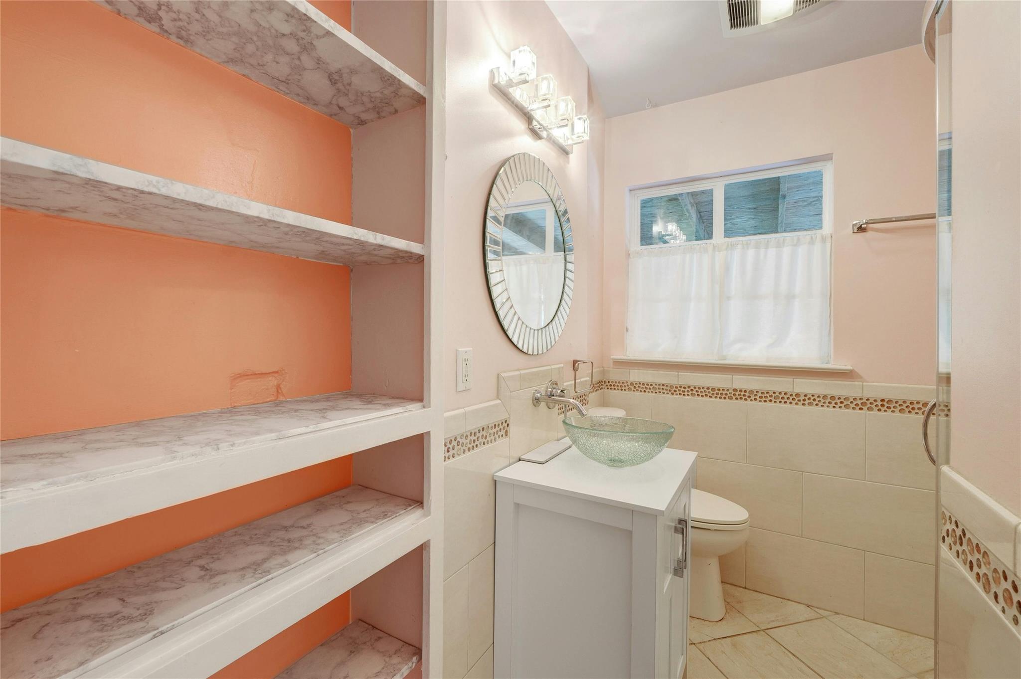 904 E 55th 1/2 St, Austin, TX 78751