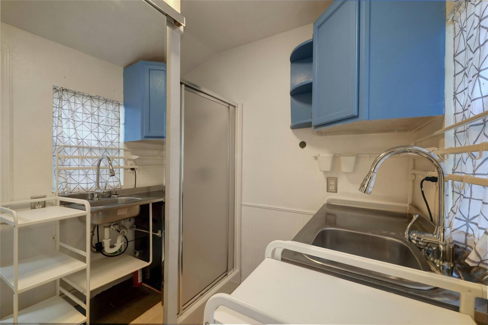 904 E 55th 1/2 St, Austin, TX 78751