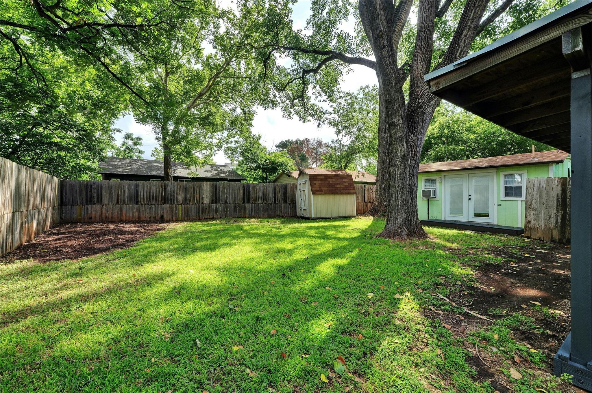 904 E 55th 1/2 St, Austin, TX 78751