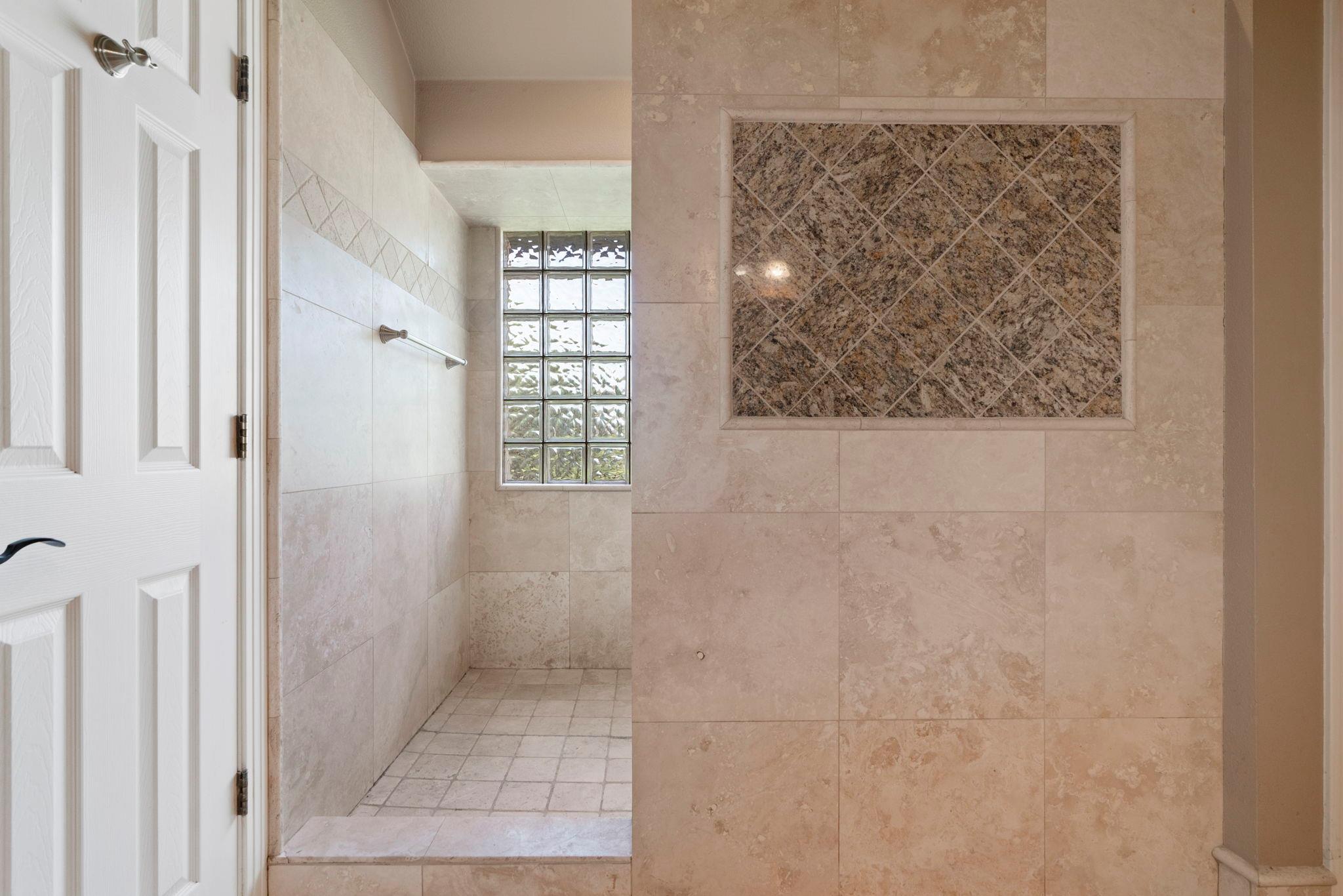 1237 Ridge Harbor Dr, Spicewood, TX 78669