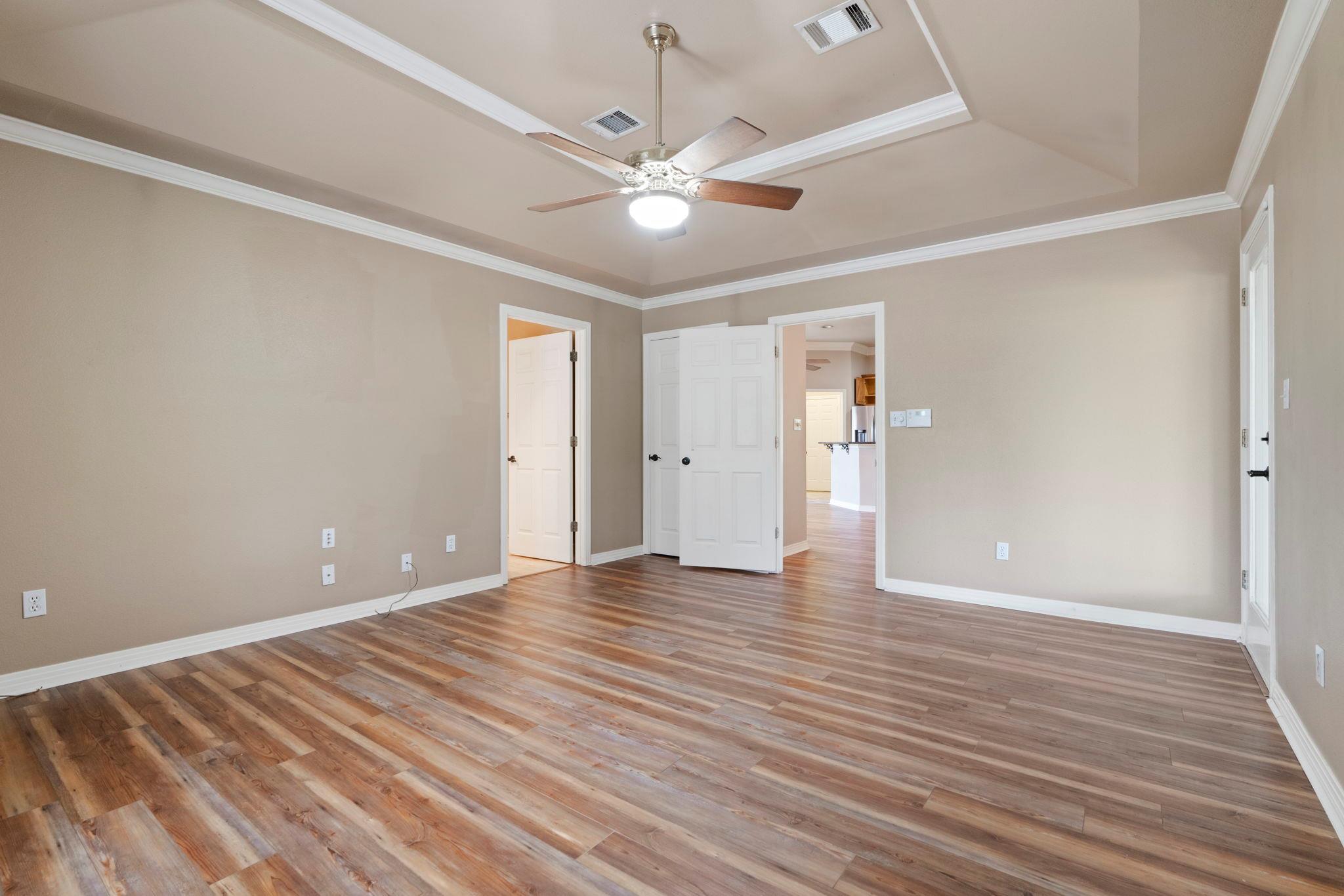 1237 Ridge Harbor Dr, Spicewood, TX 78669