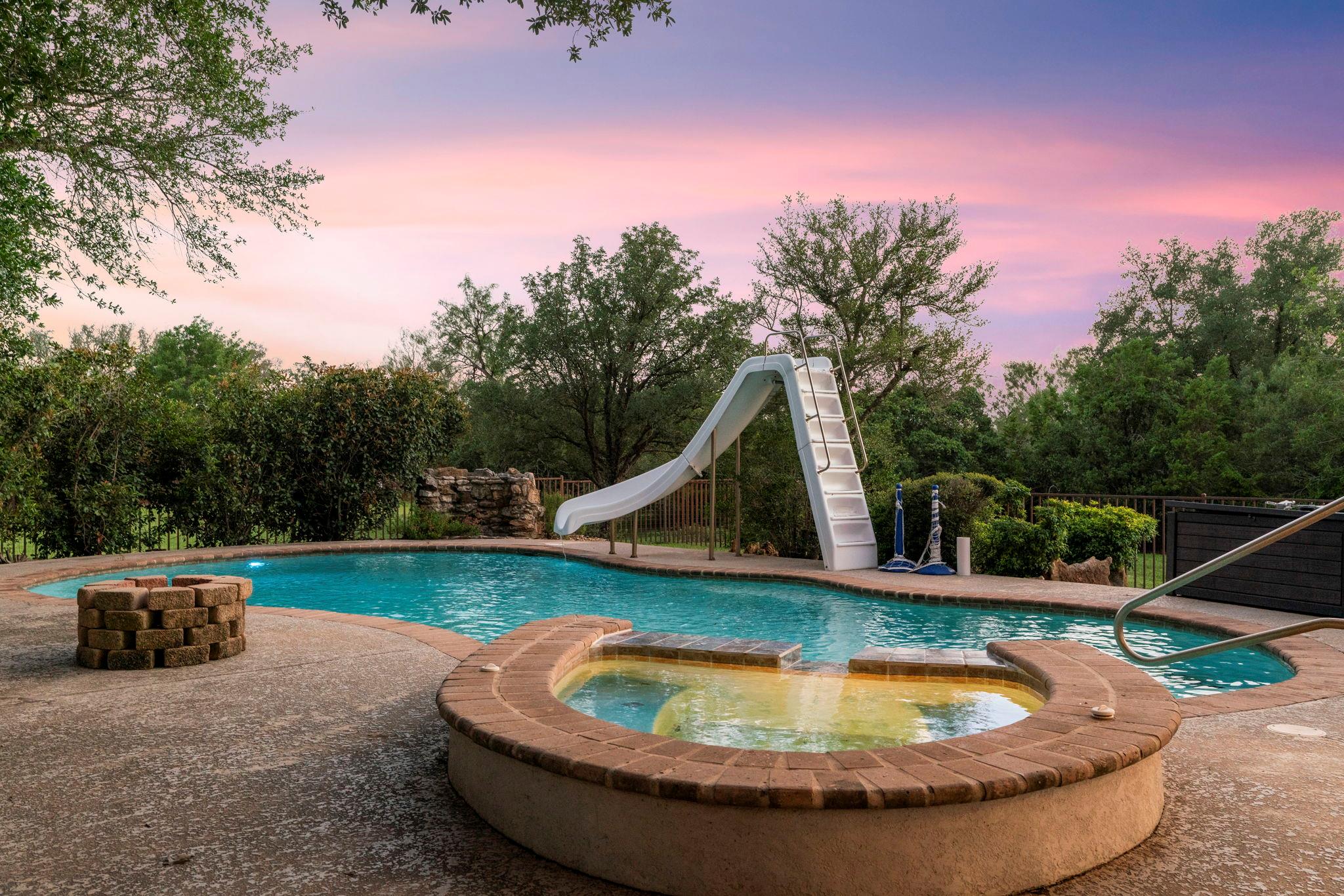 1237 Ridge Harbor Dr, Spicewood, TX 78669