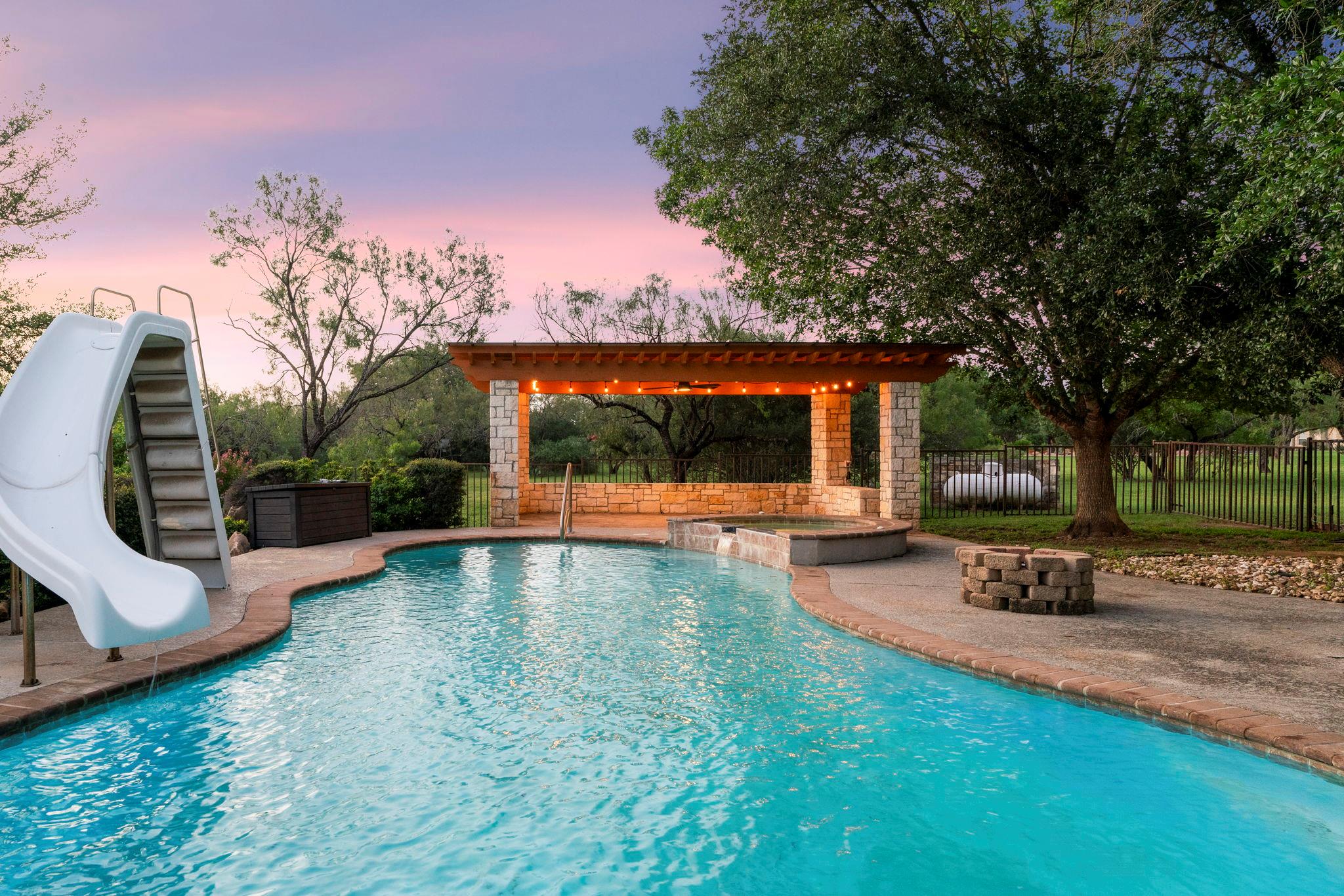 1237 Ridge Harbor Dr, Spicewood, TX 78669