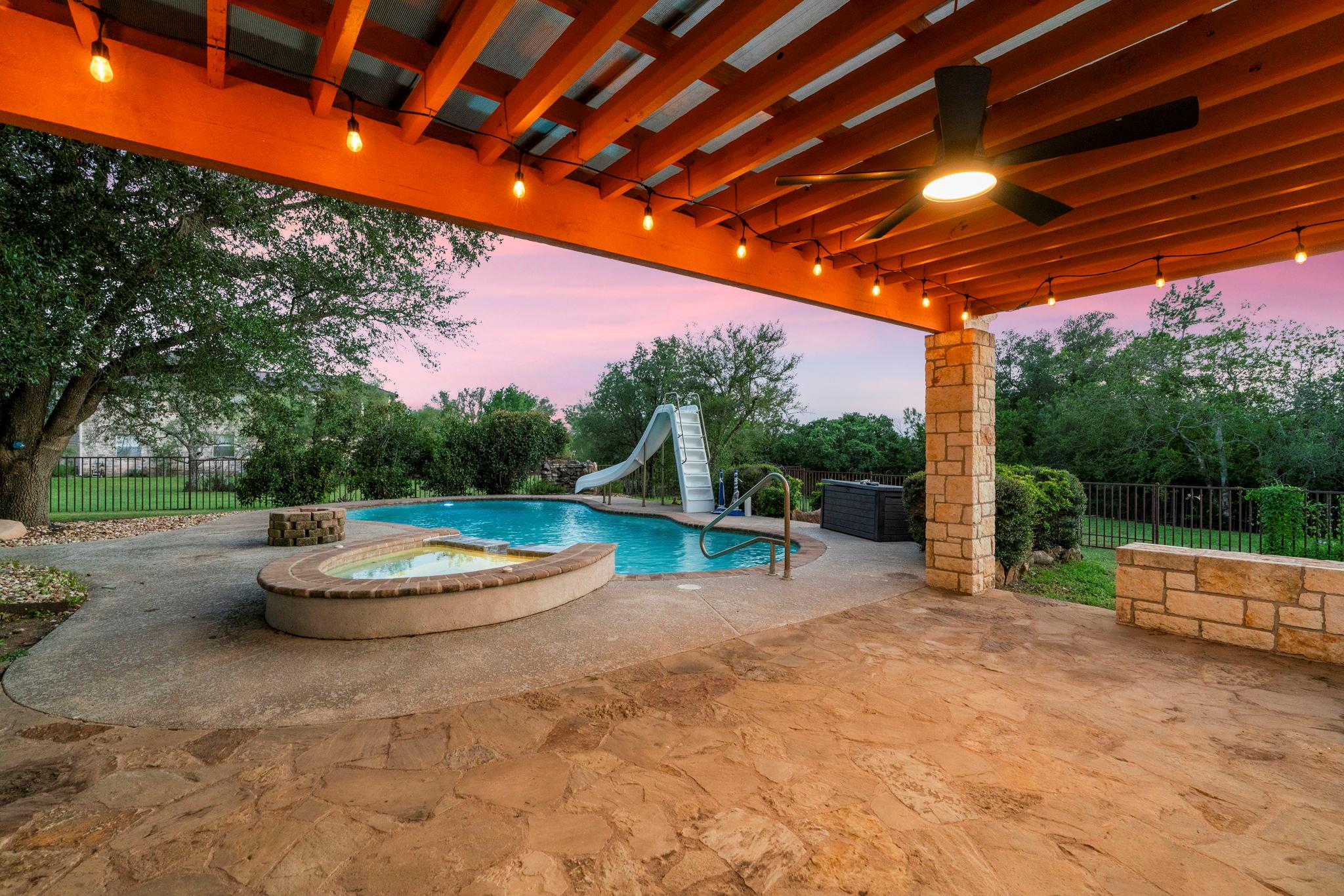 1237 Ridge Harbor Dr, Spicewood, TX 78669