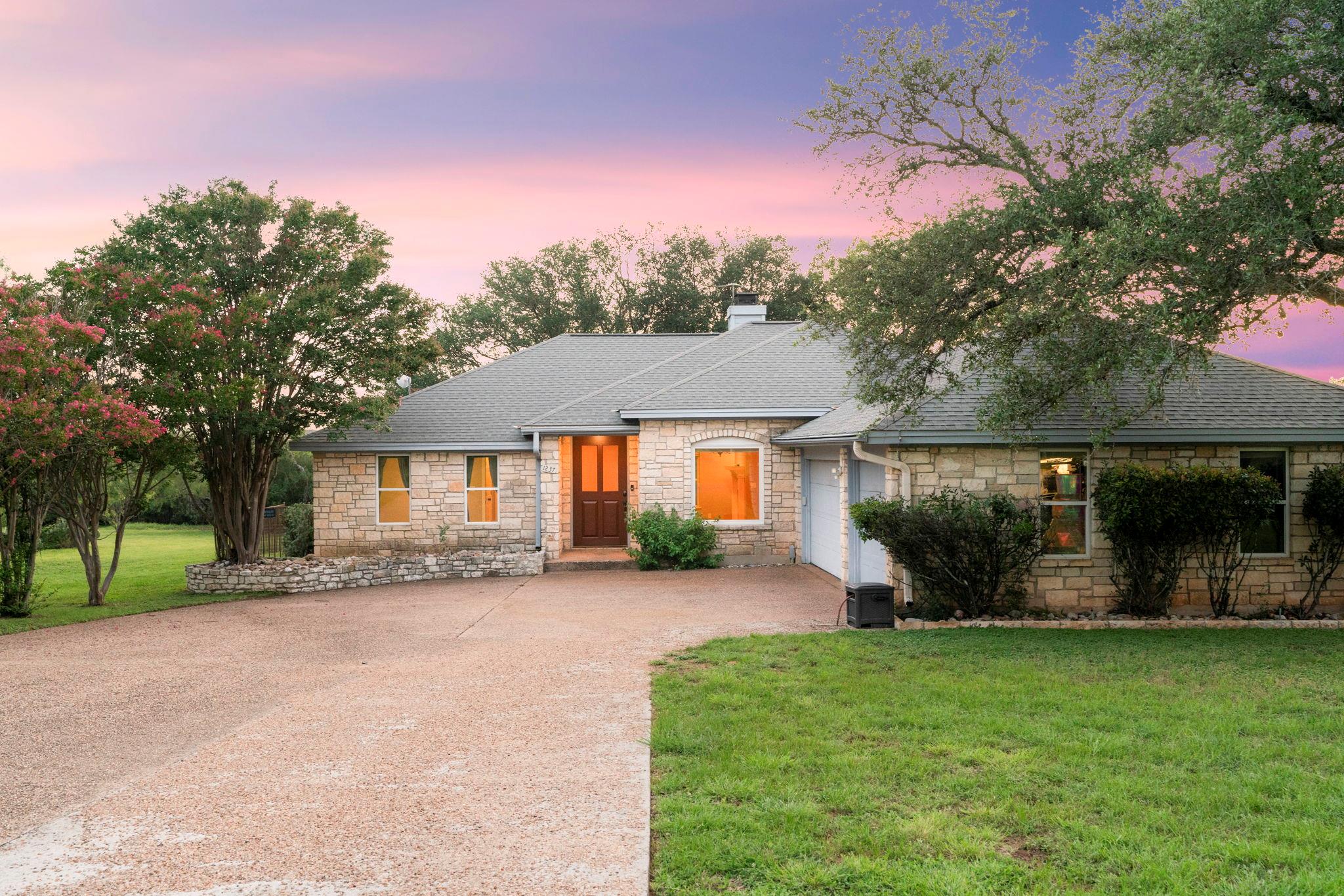 1237 Ridge Harbor Dr, Spicewood, TX 78669