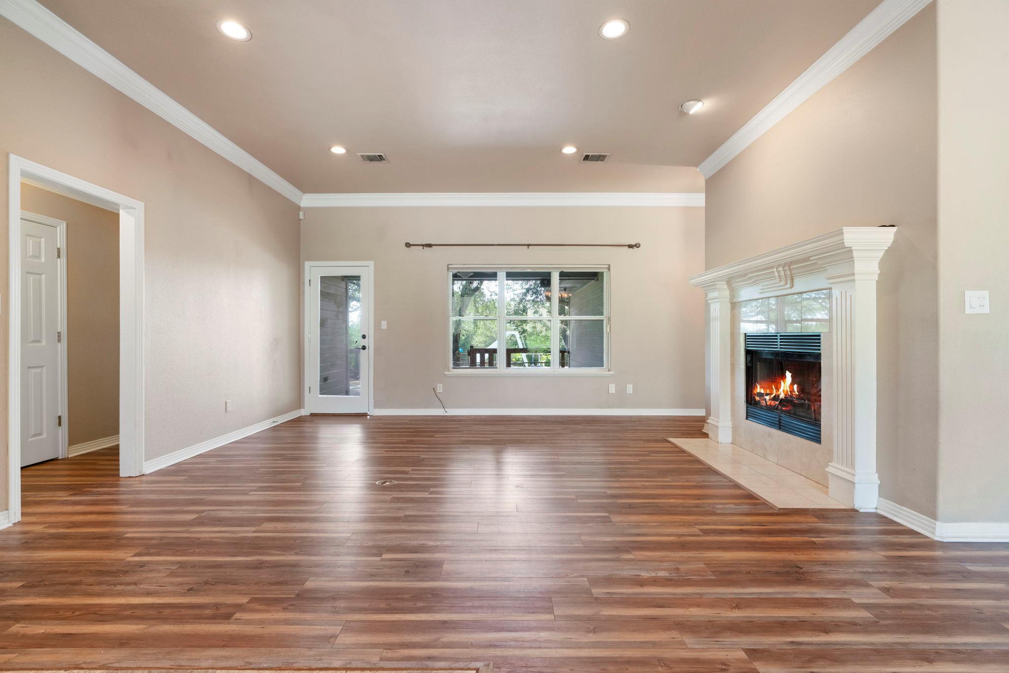 1237 Ridge Harbor Dr, Spicewood, TX 78669