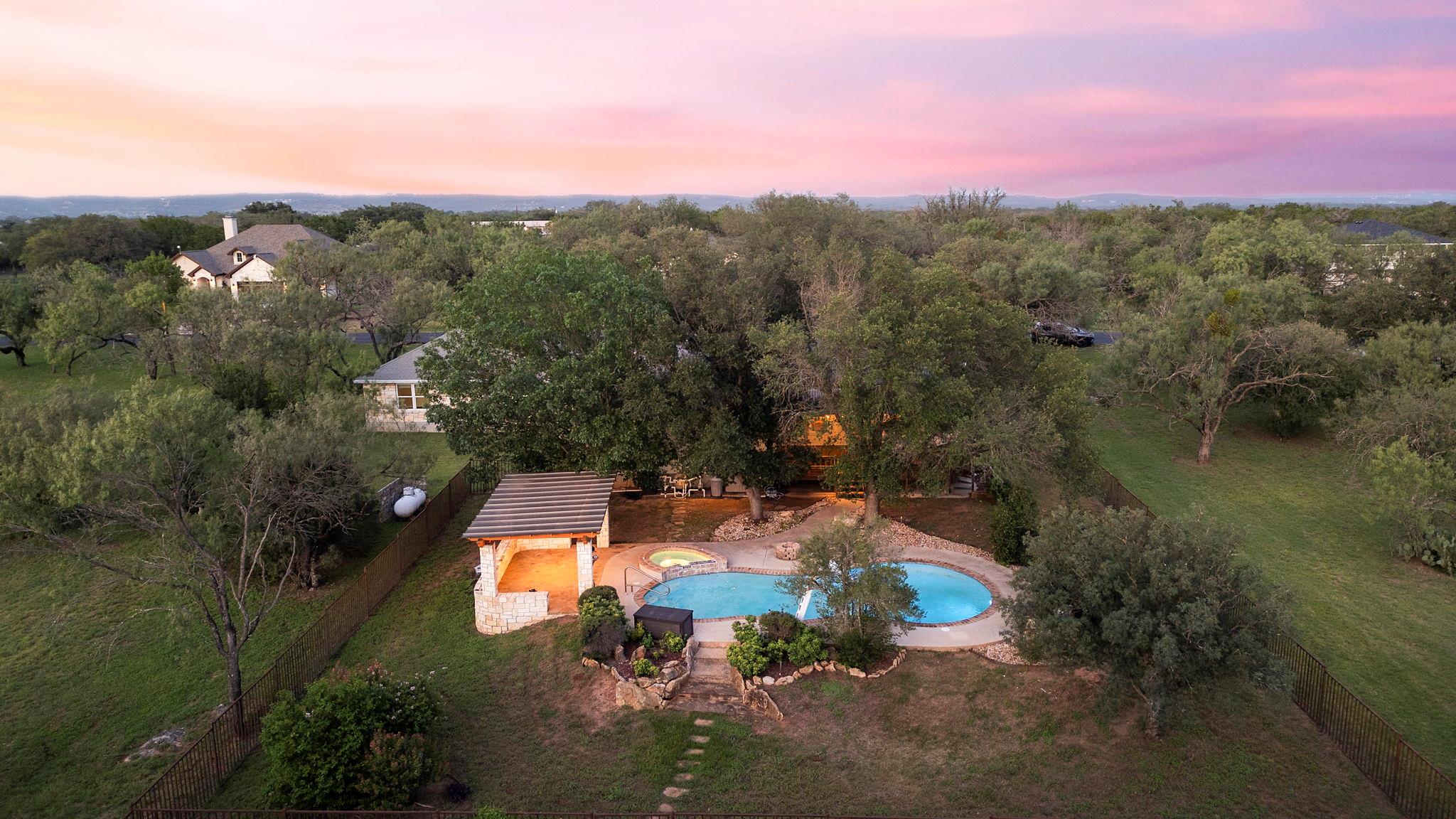 1237 Ridge Harbor Dr, Spicewood, TX 78669