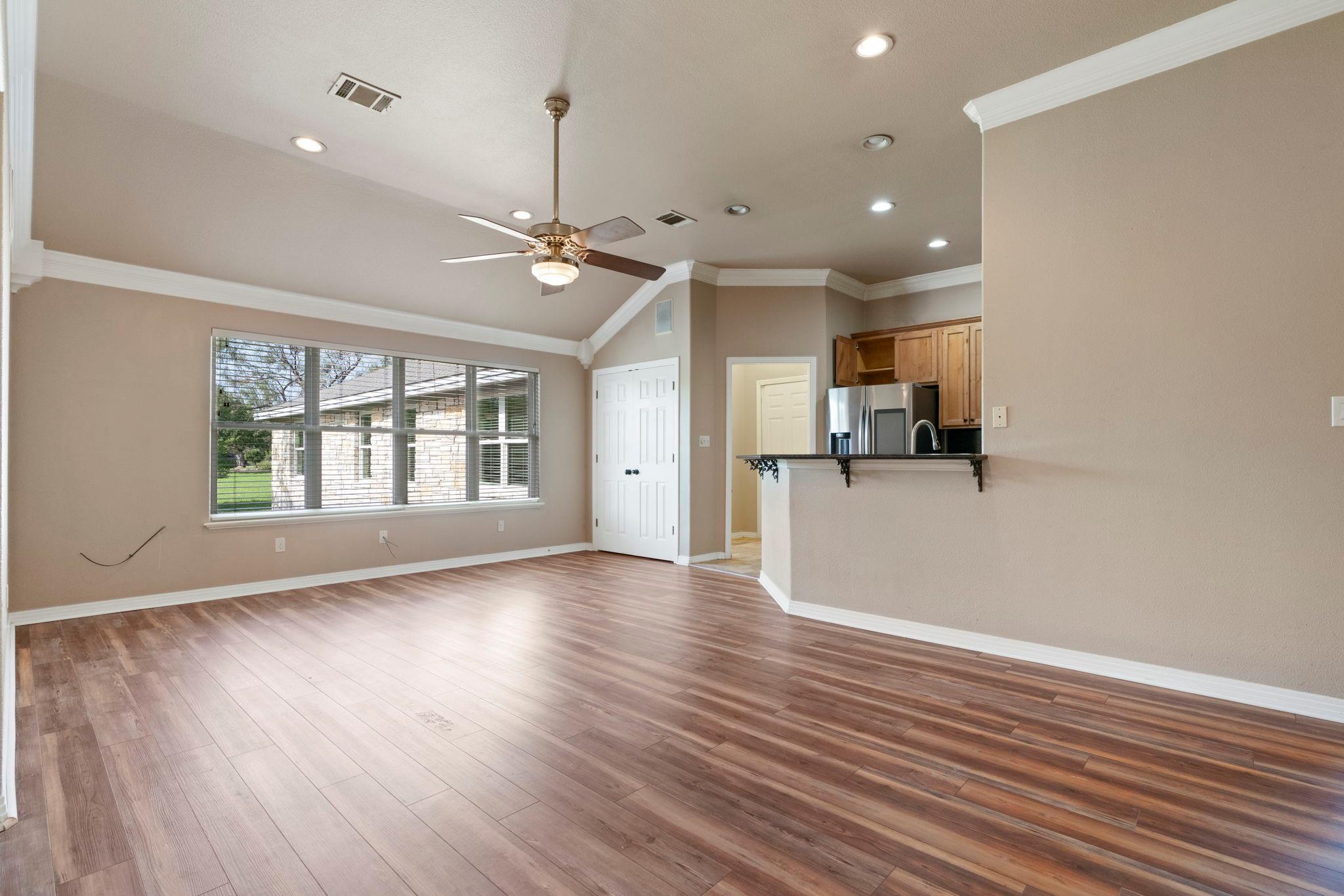 1237 Ridge Harbor Dr, Spicewood, TX 78669