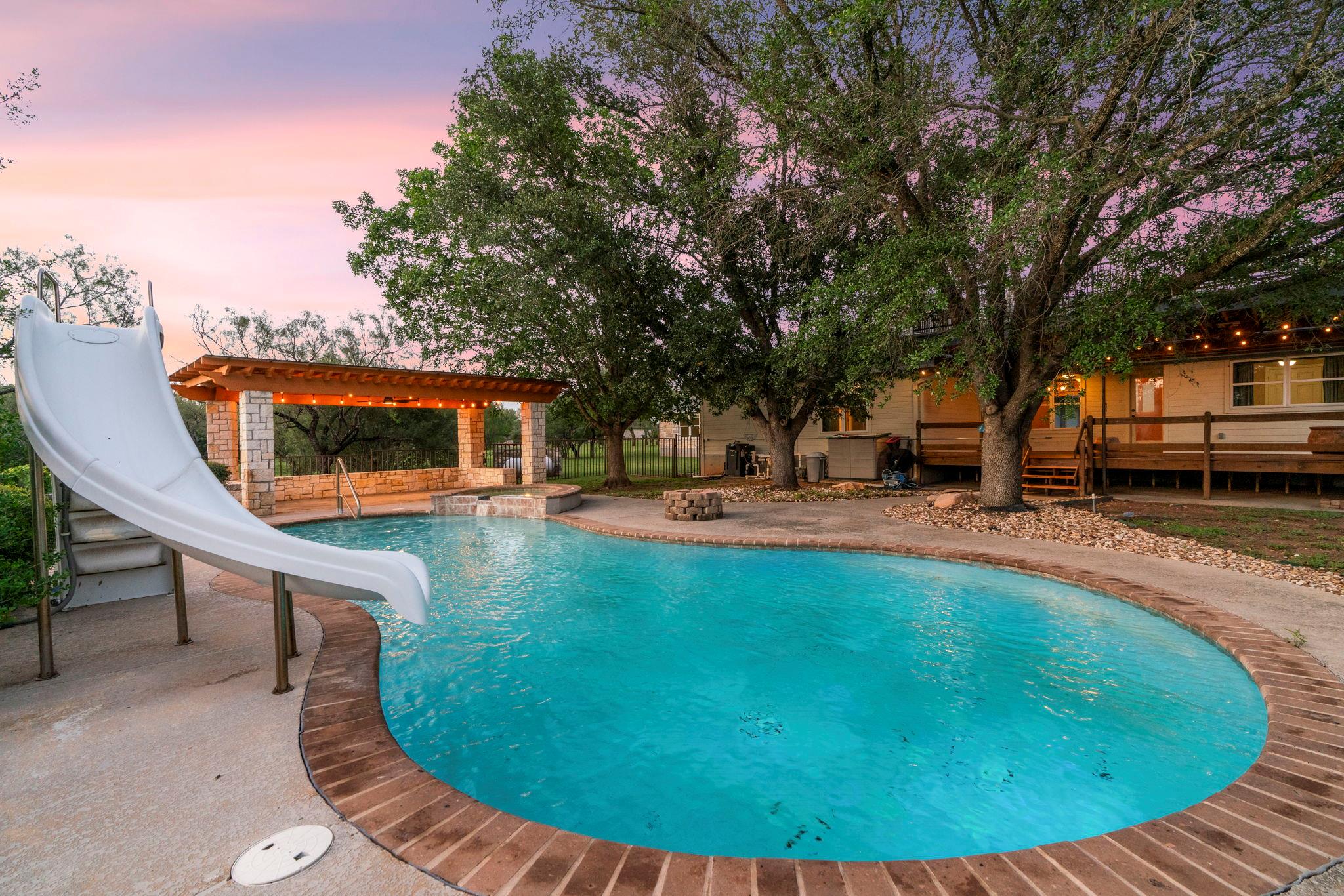 1237 Ridge Harbor Dr, Spicewood, TX 78669