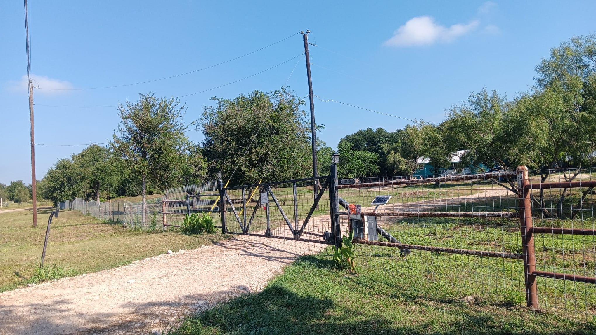 968 Red Town Rd, Elgin, TX 78621