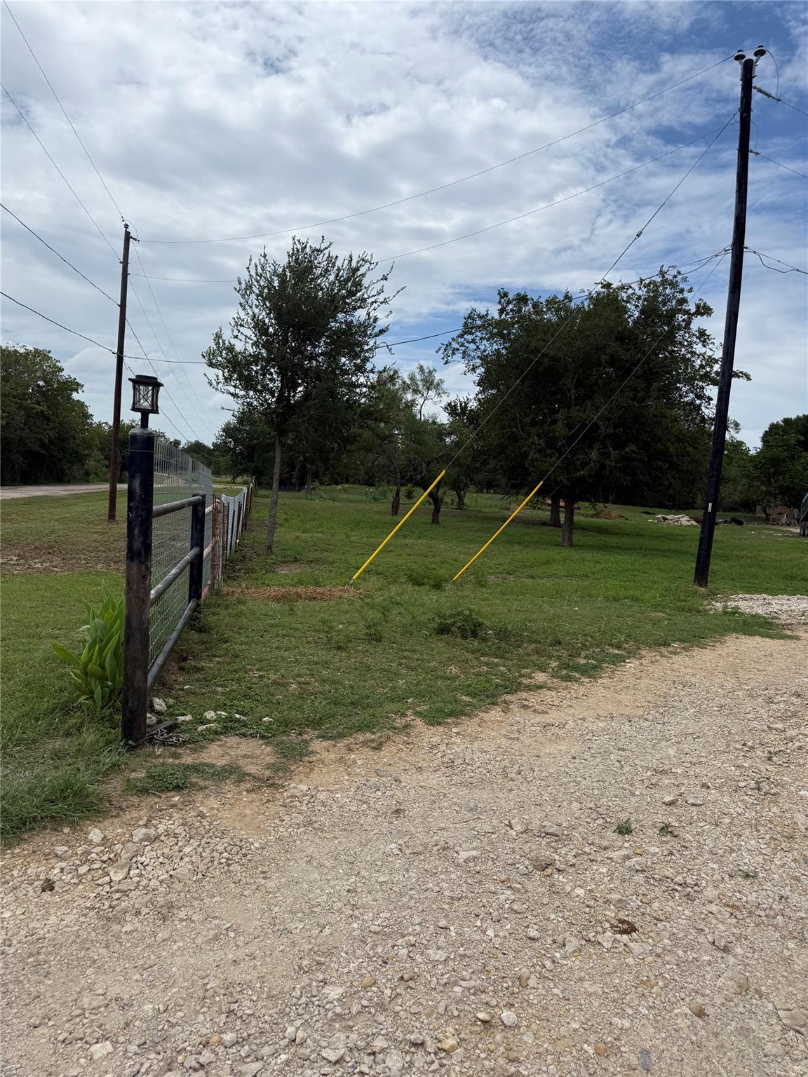 968 Red Town Rd, Elgin, TX 78621