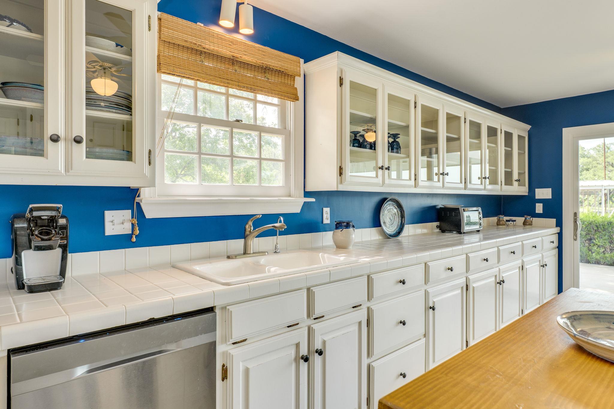 214 Island Lodges Dr, Buchanan Dam, TX 78609