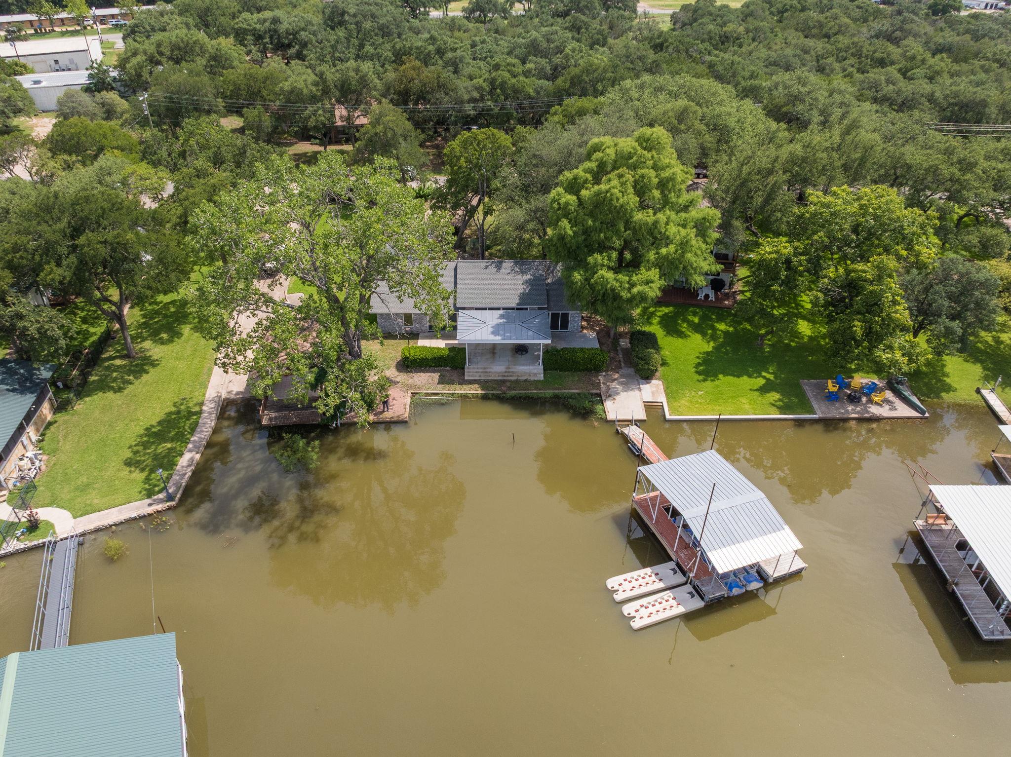 214 Island Lodges Dr, Buchanan Dam, TX 78609