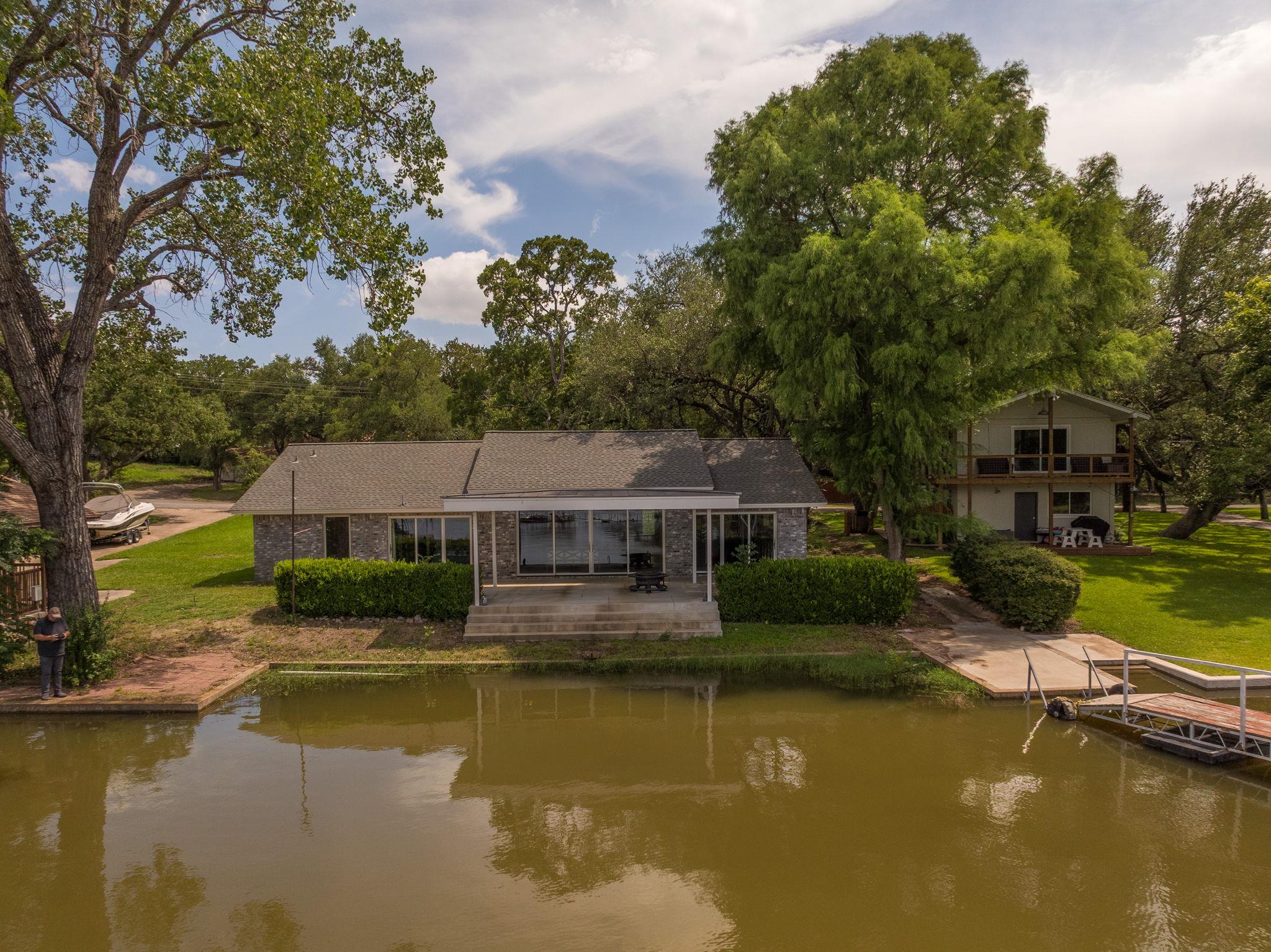214 Island Lodges Dr, Buchanan Dam, TX 78609