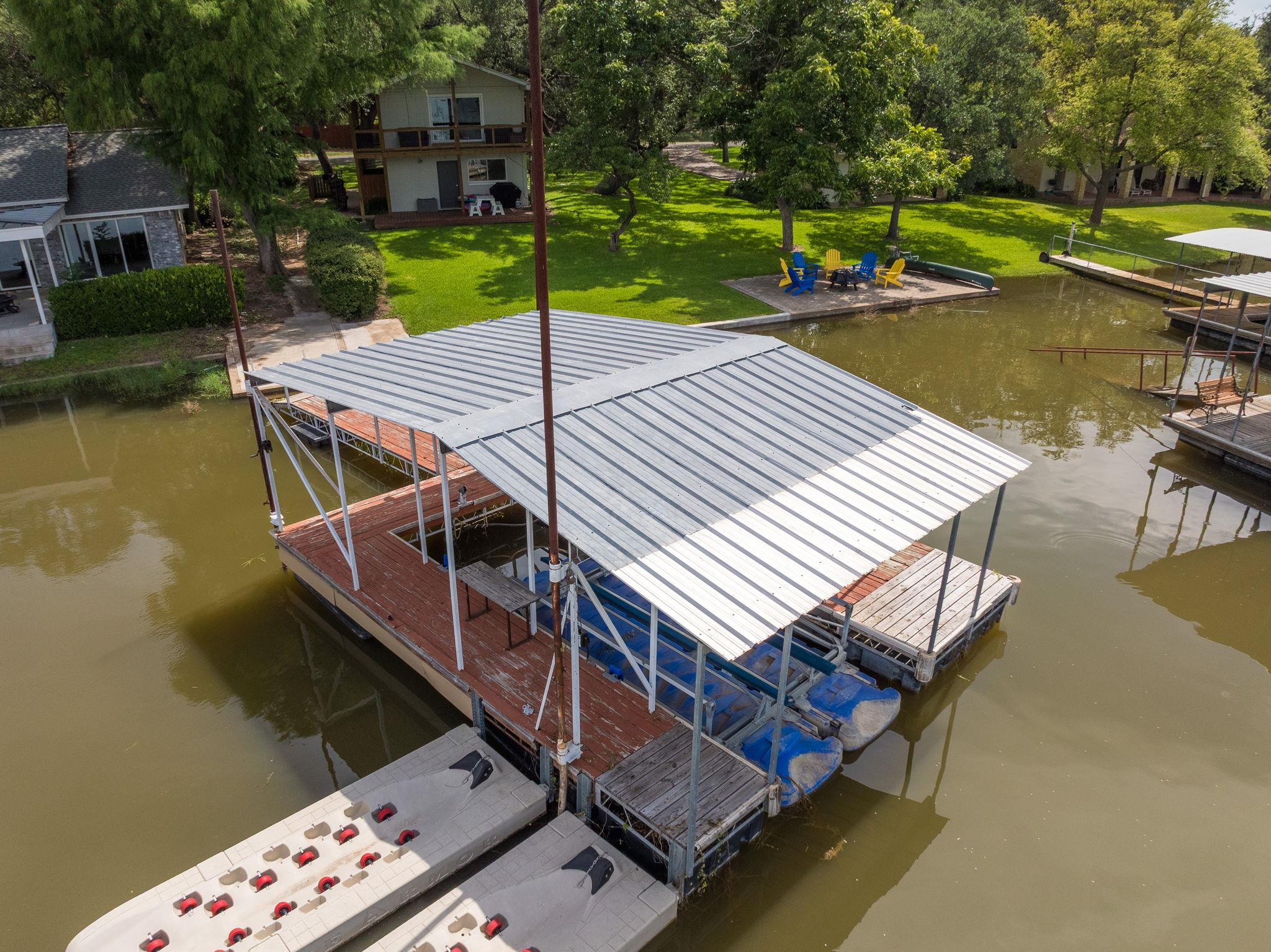 214 Island Lodges Dr, Buchanan Dam, TX 78609