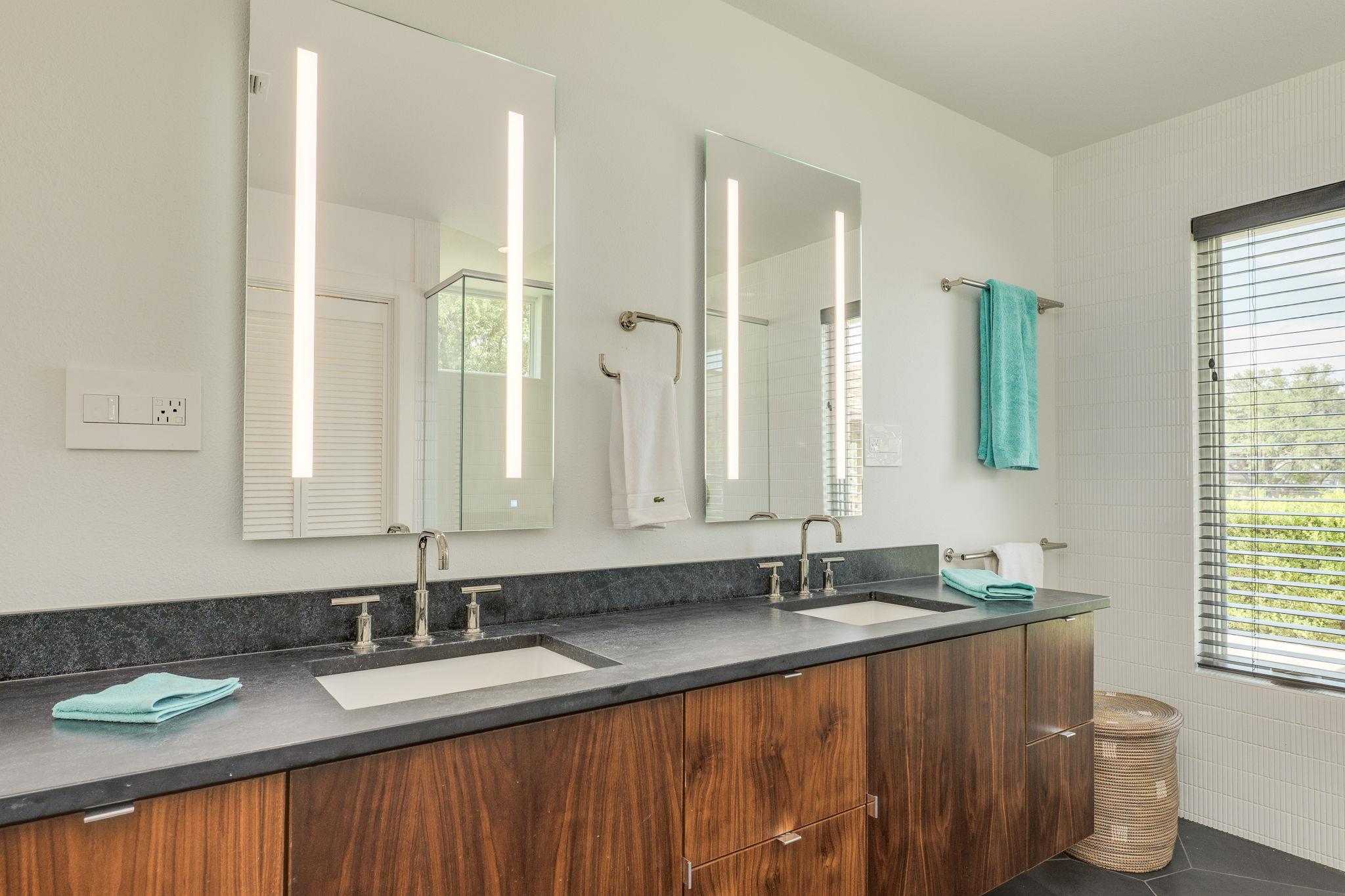 214 Island Lodges Dr, Buchanan Dam, TX 78609