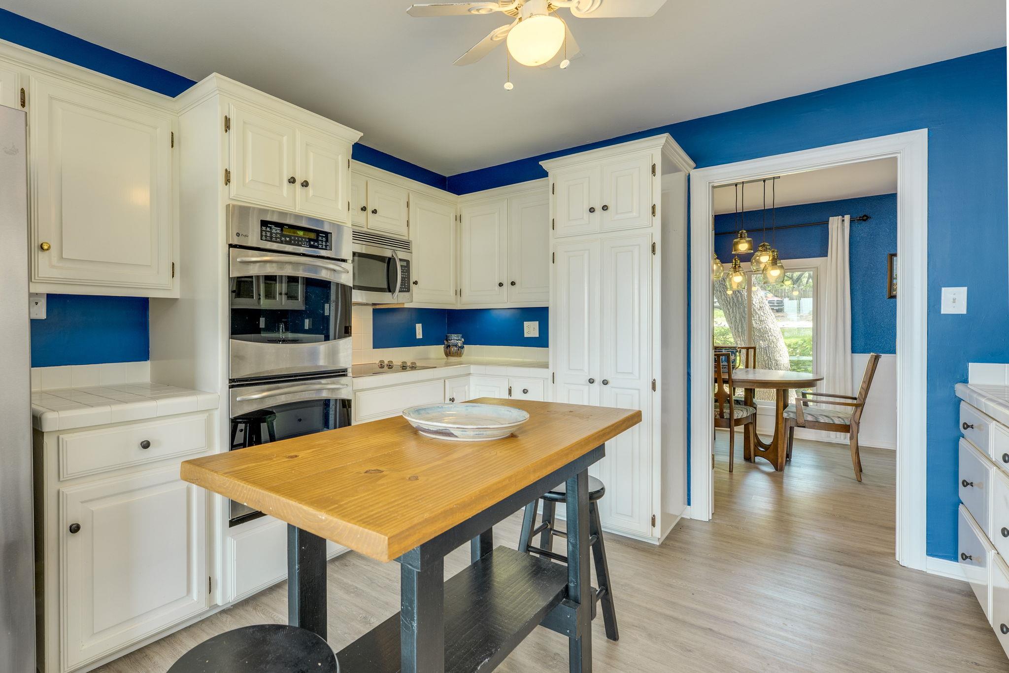 214 Island Lodges Dr, Buchanan Dam, TX 78609