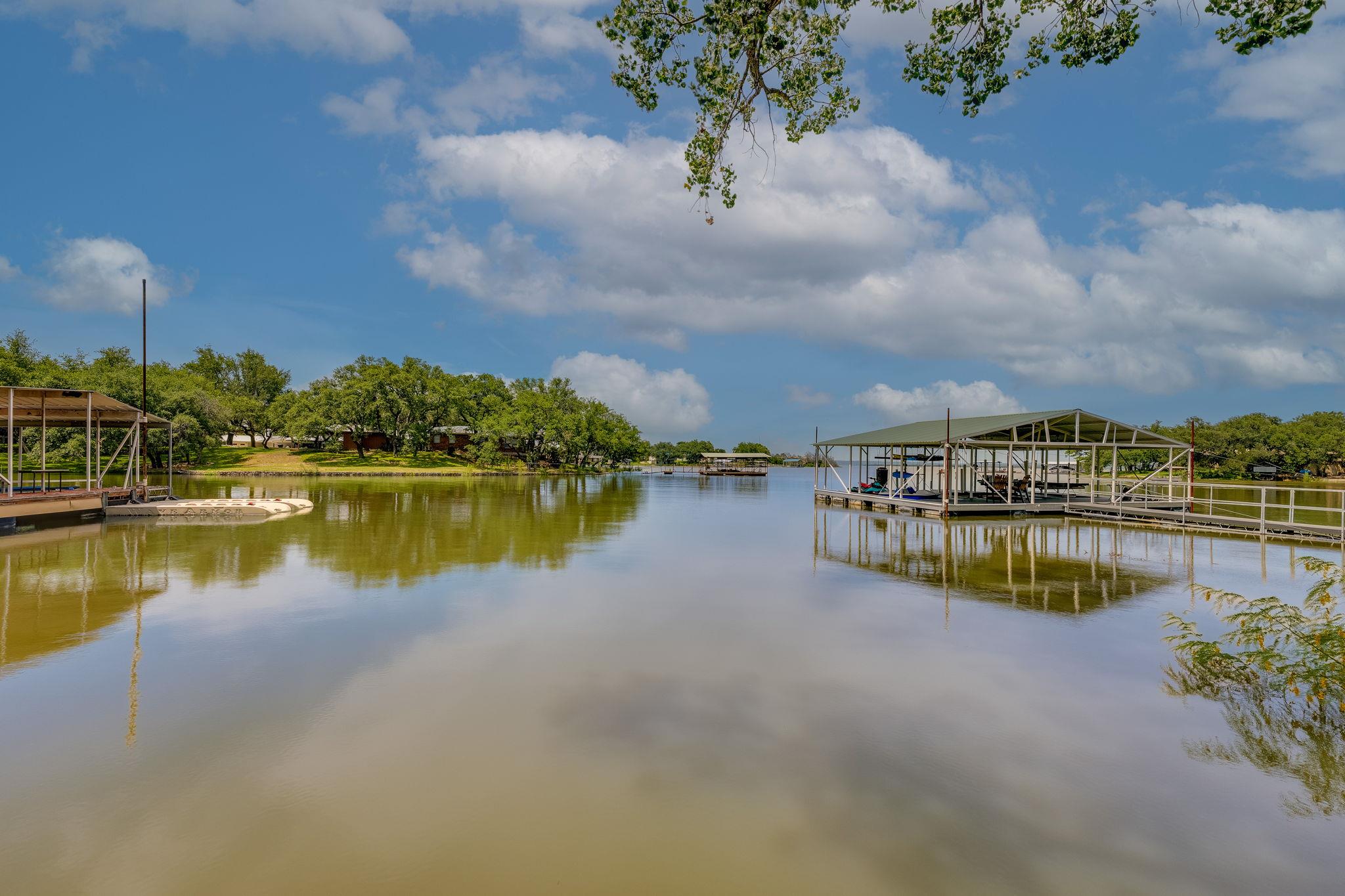 214 Island Lodges Dr, Buchanan Dam, TX 78609