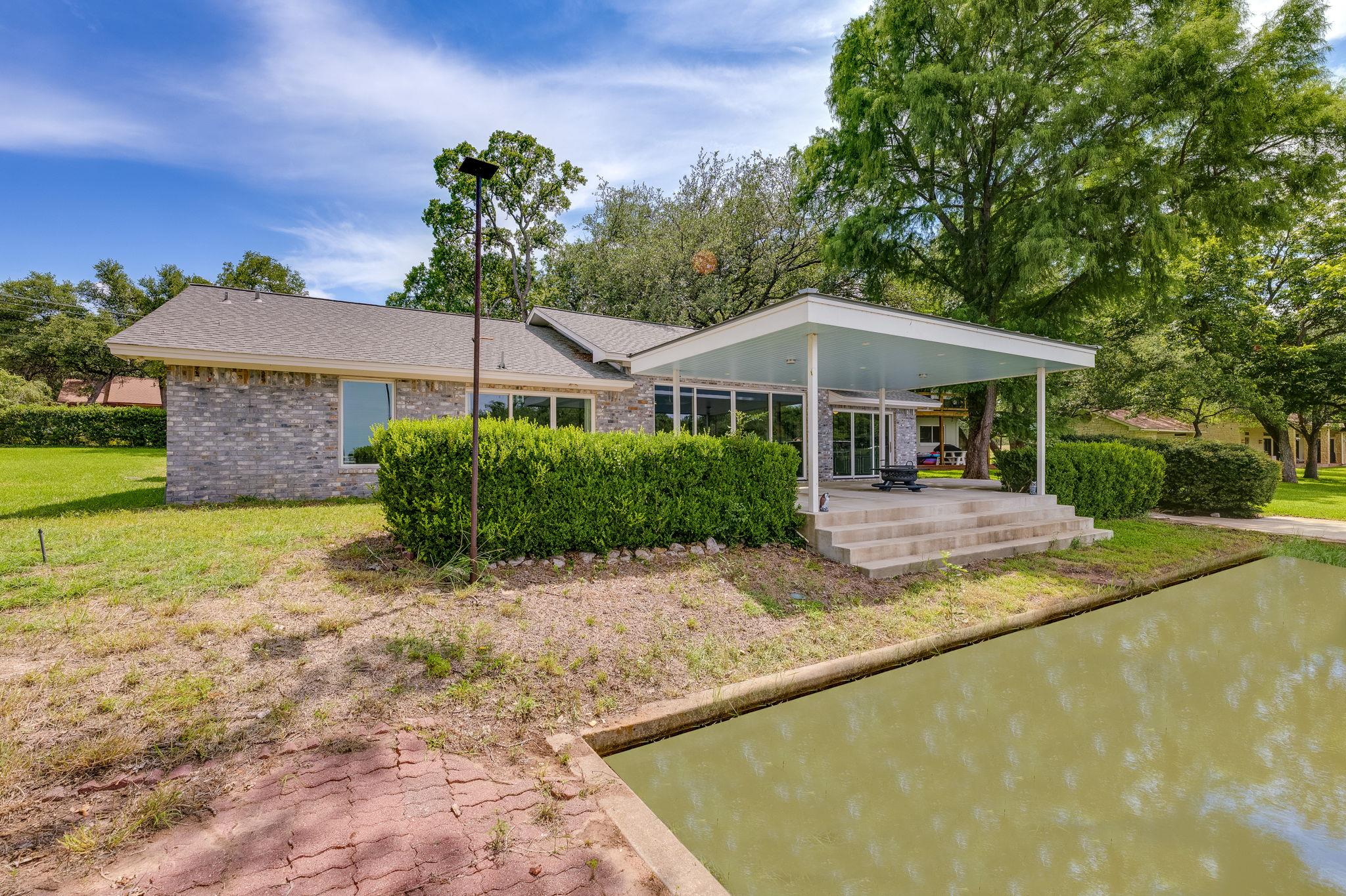214 Island Lodges Dr, Buchanan Dam, TX 78609