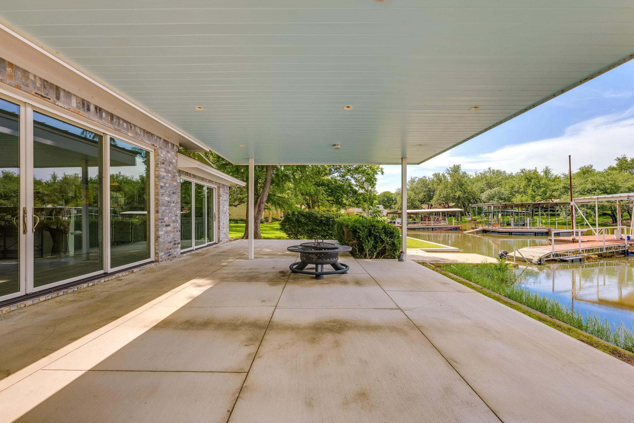 214 Island Lodges Dr, Buchanan Dam, TX 78609