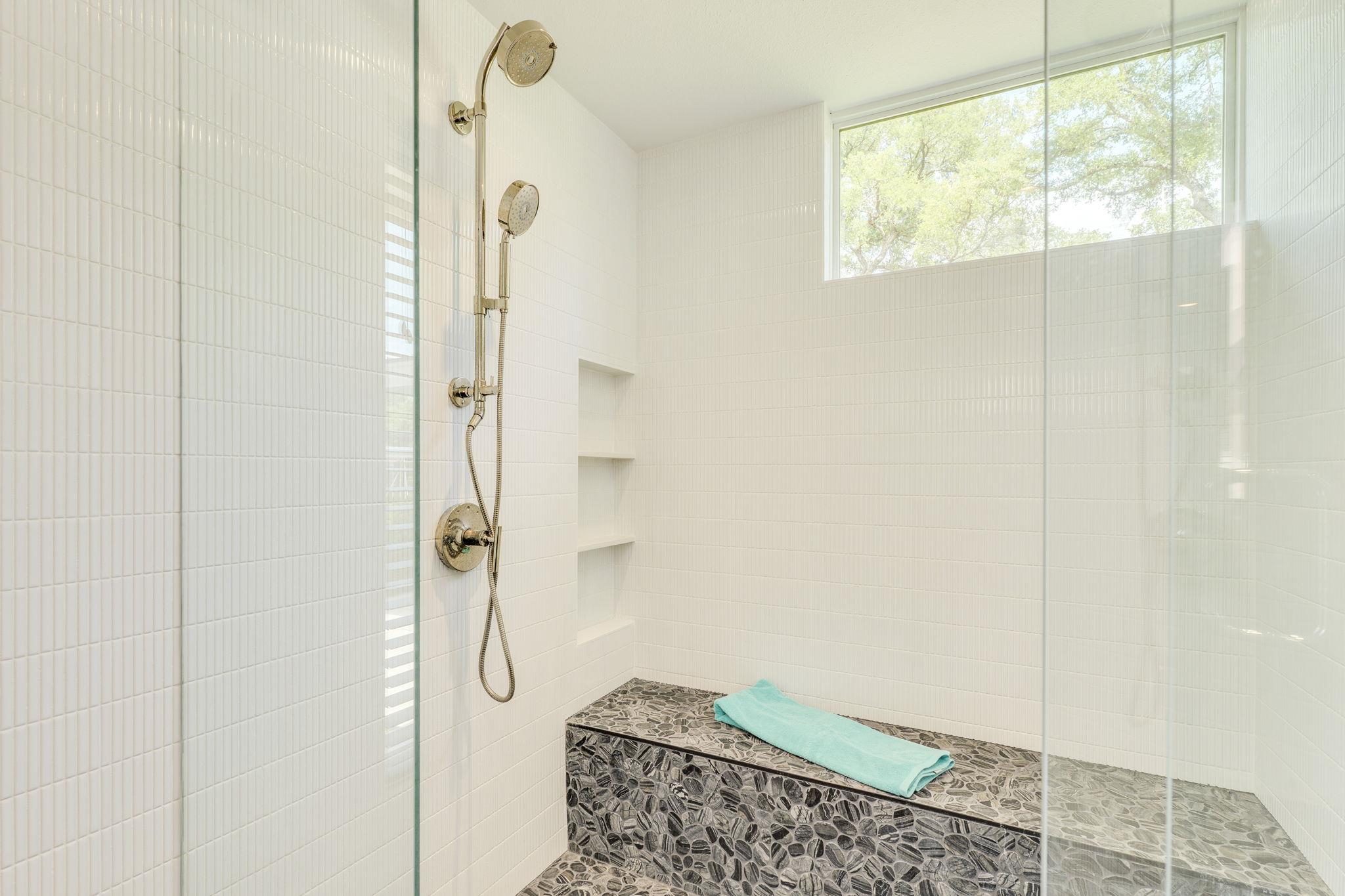 214 Island Lodges Dr, Buchanan Dam, TX 78609