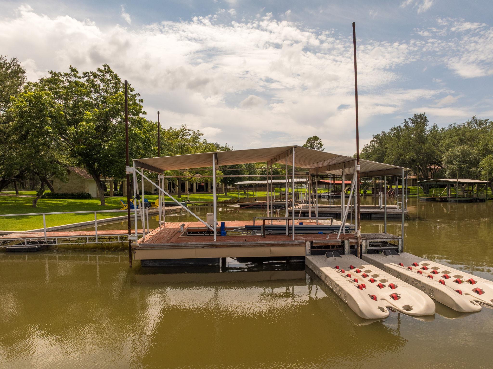 214 Island Lodges Dr, Buchanan Dam, TX 78609