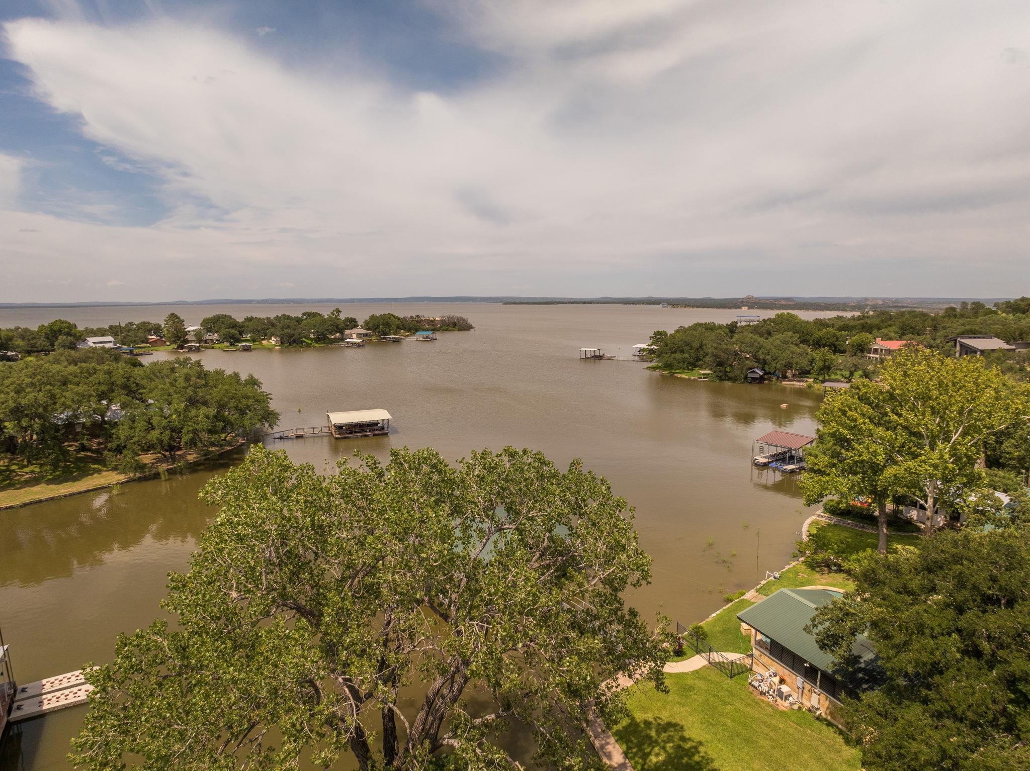 214 Island Lodges Dr, Buchanan Dam, TX 78609