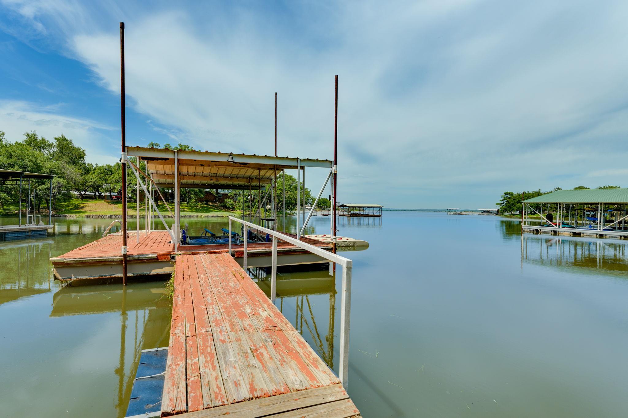 214 Island Lodges Dr, Buchanan Dam, TX 78609