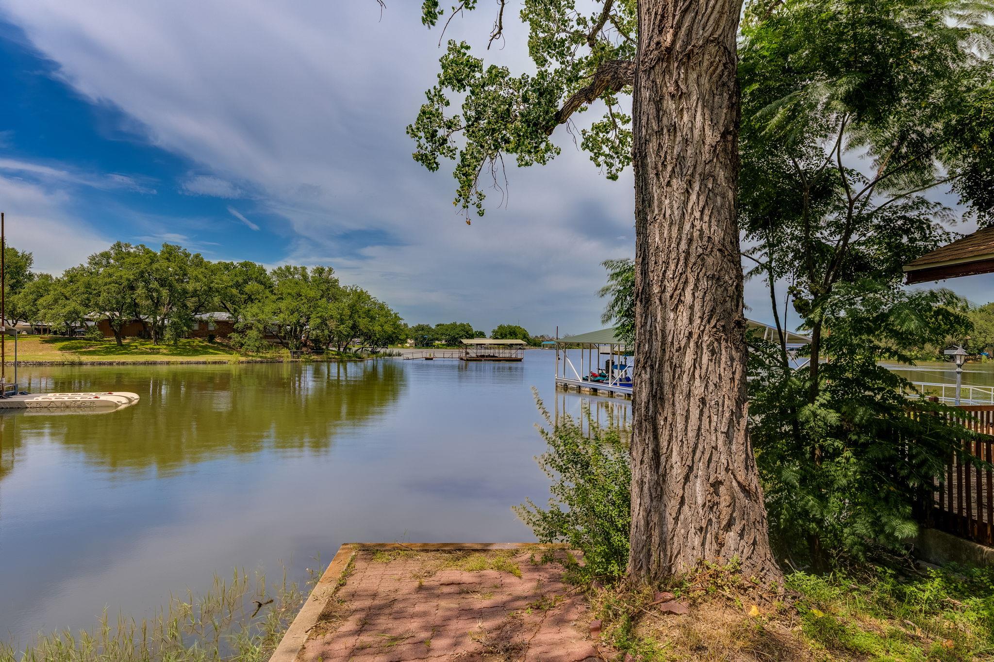 214 Island Lodges Dr, Buchanan Dam, TX 78609