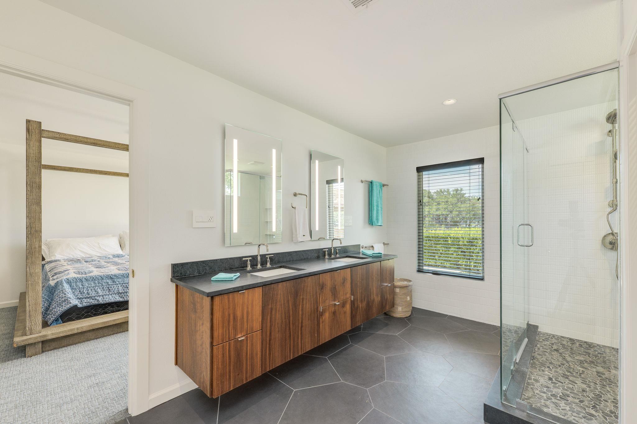 214 Island Lodges Dr, Buchanan Dam, TX 78609