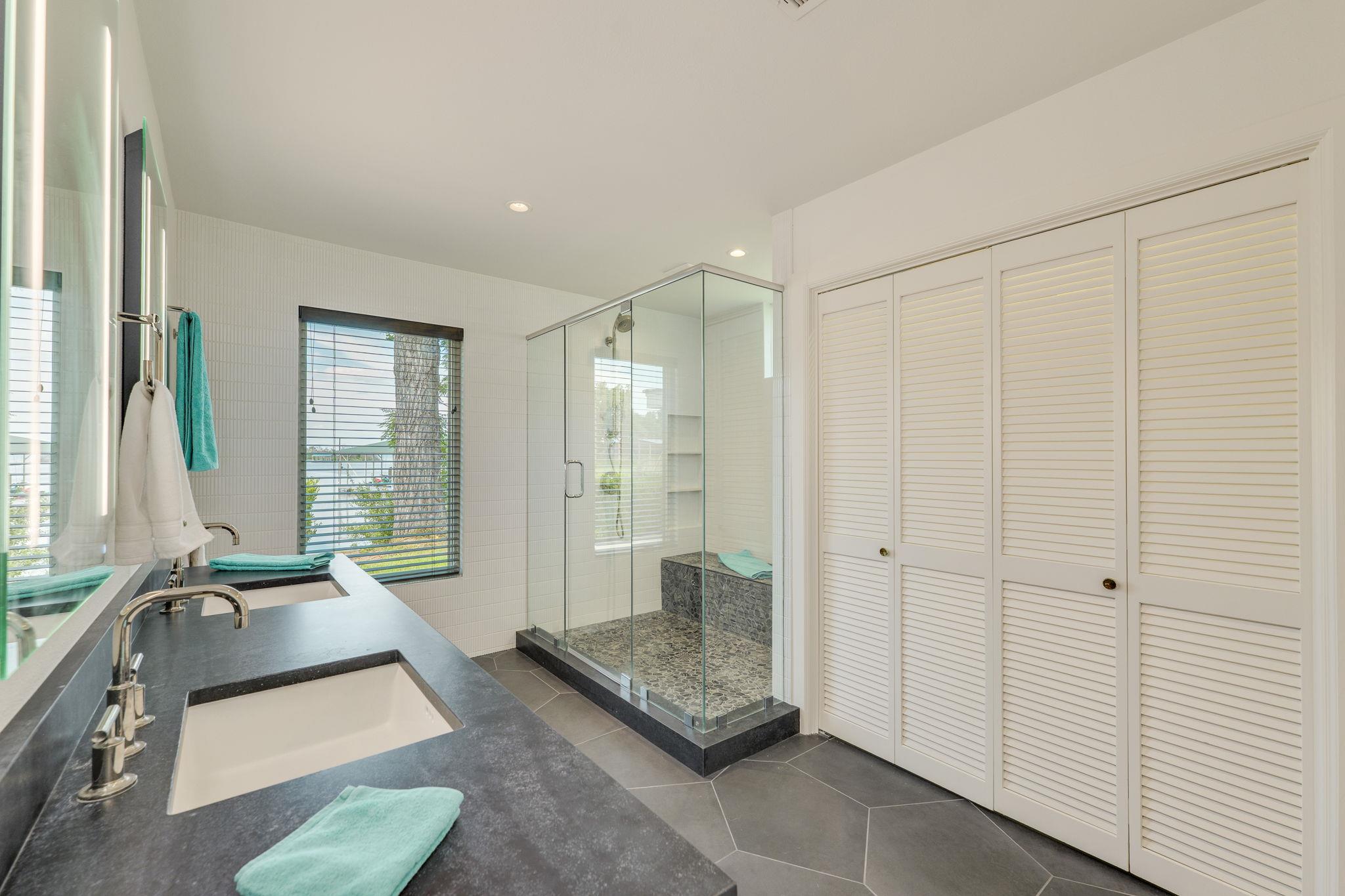 214 Island Lodges Dr, Buchanan Dam, TX 78609