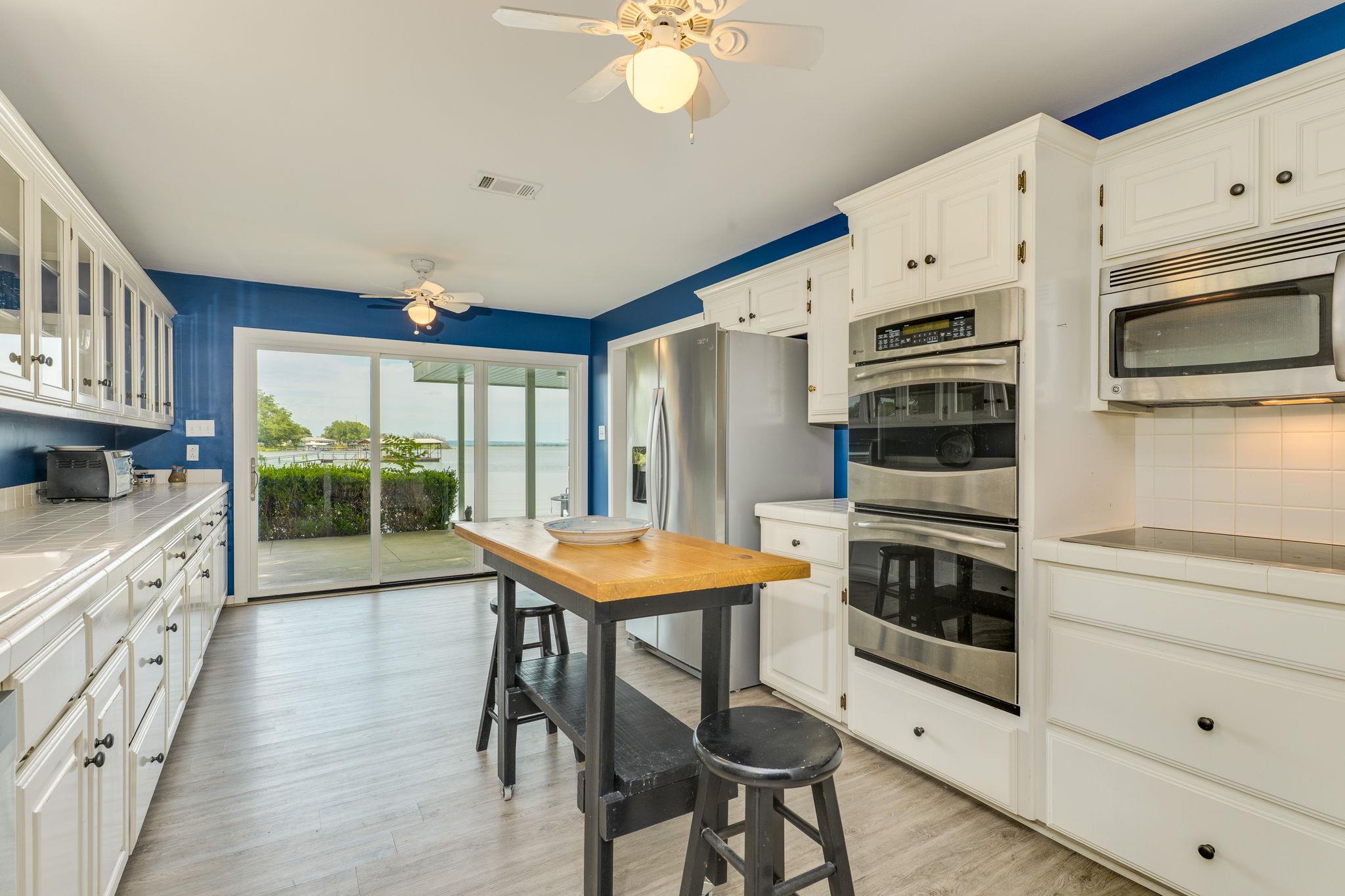 214 Island Lodges Dr, Buchanan Dam, TX 78609