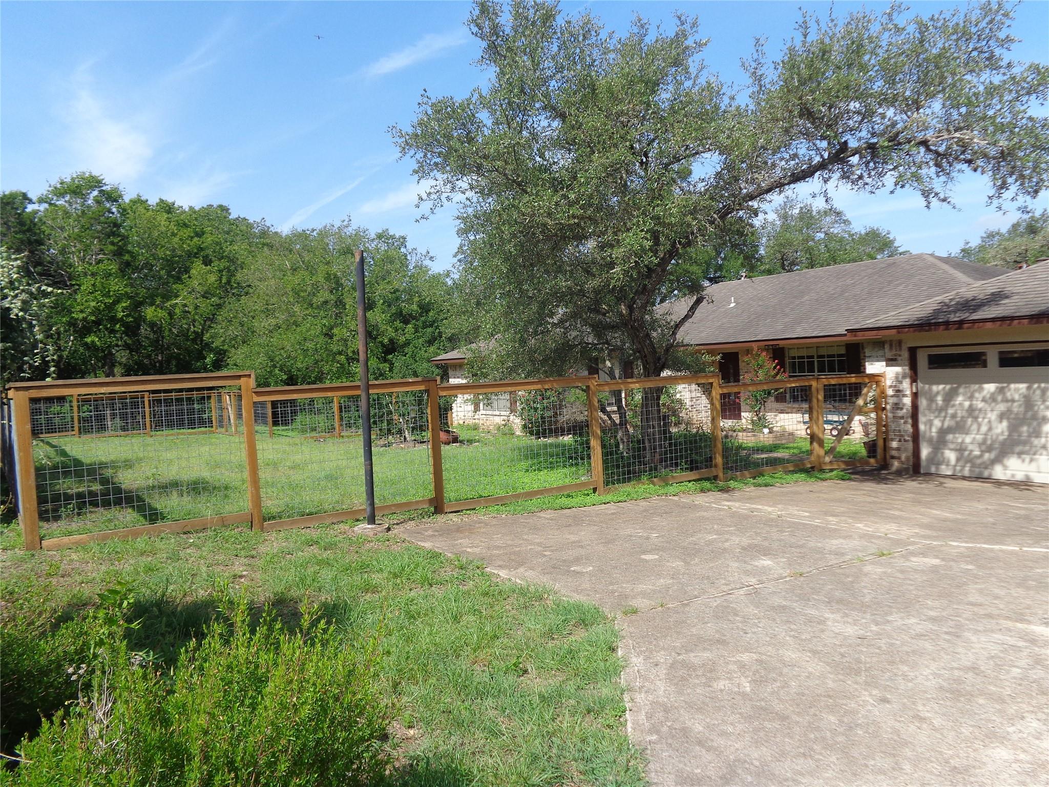 2806 Wren Rd, Manchaca, TX 78652