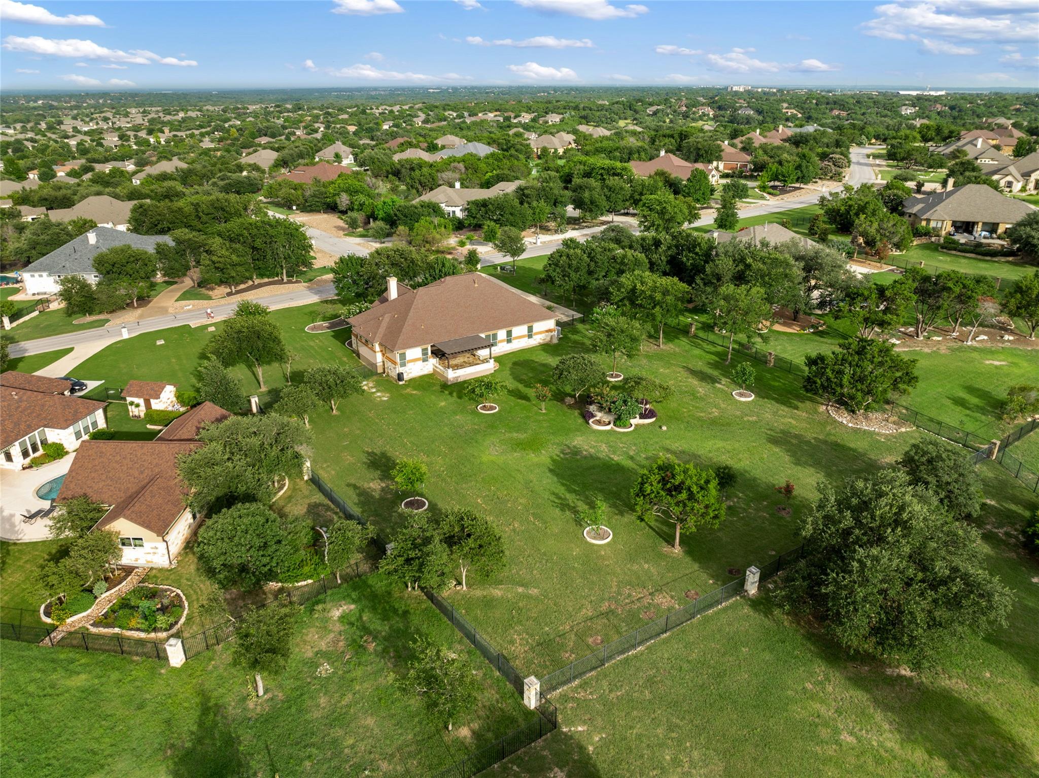 701 W Majestic Oak Ln, Georgetown, TX 78633