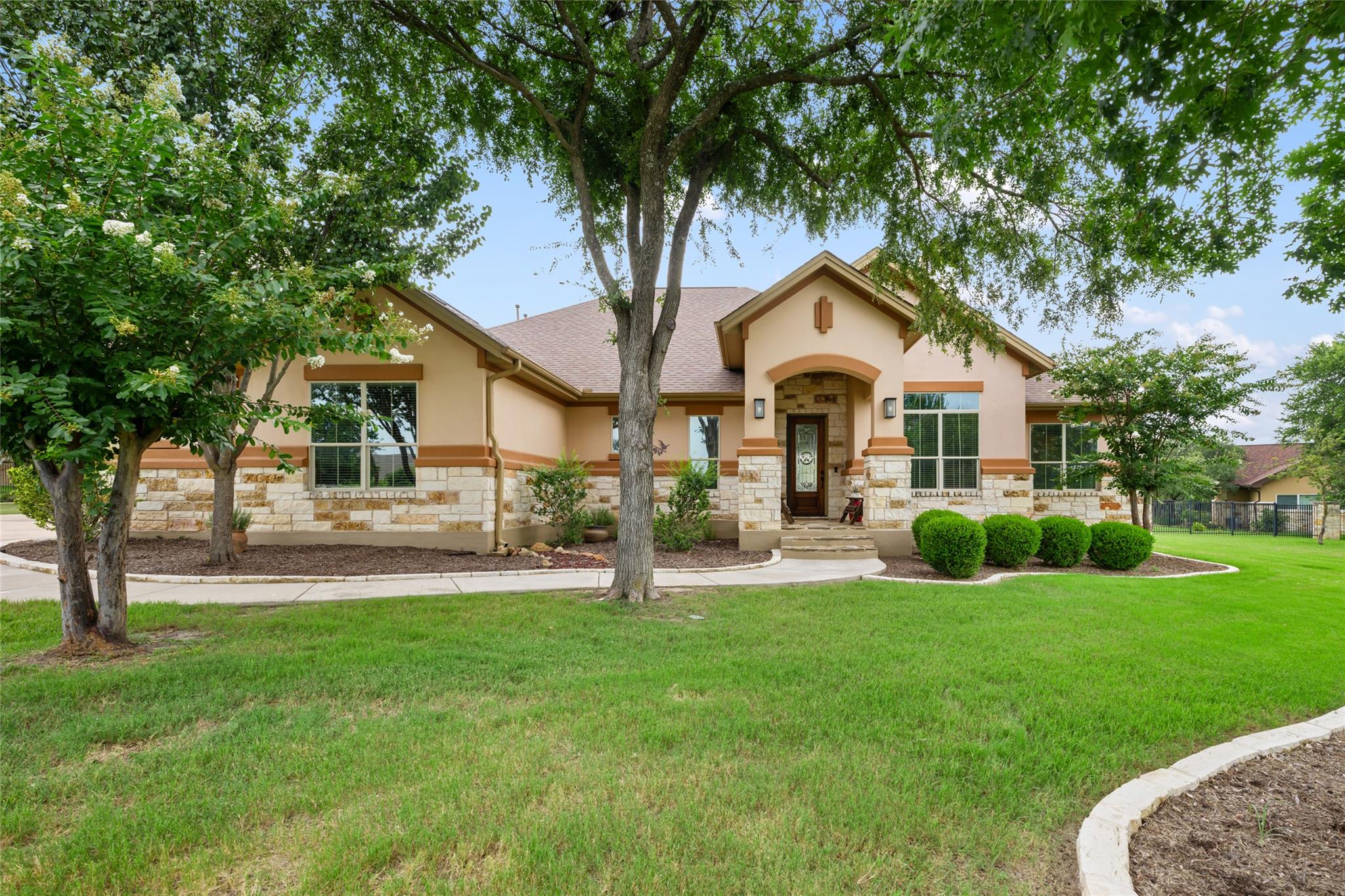 701 W Majestic Oak Ln, Georgetown, TX 78633