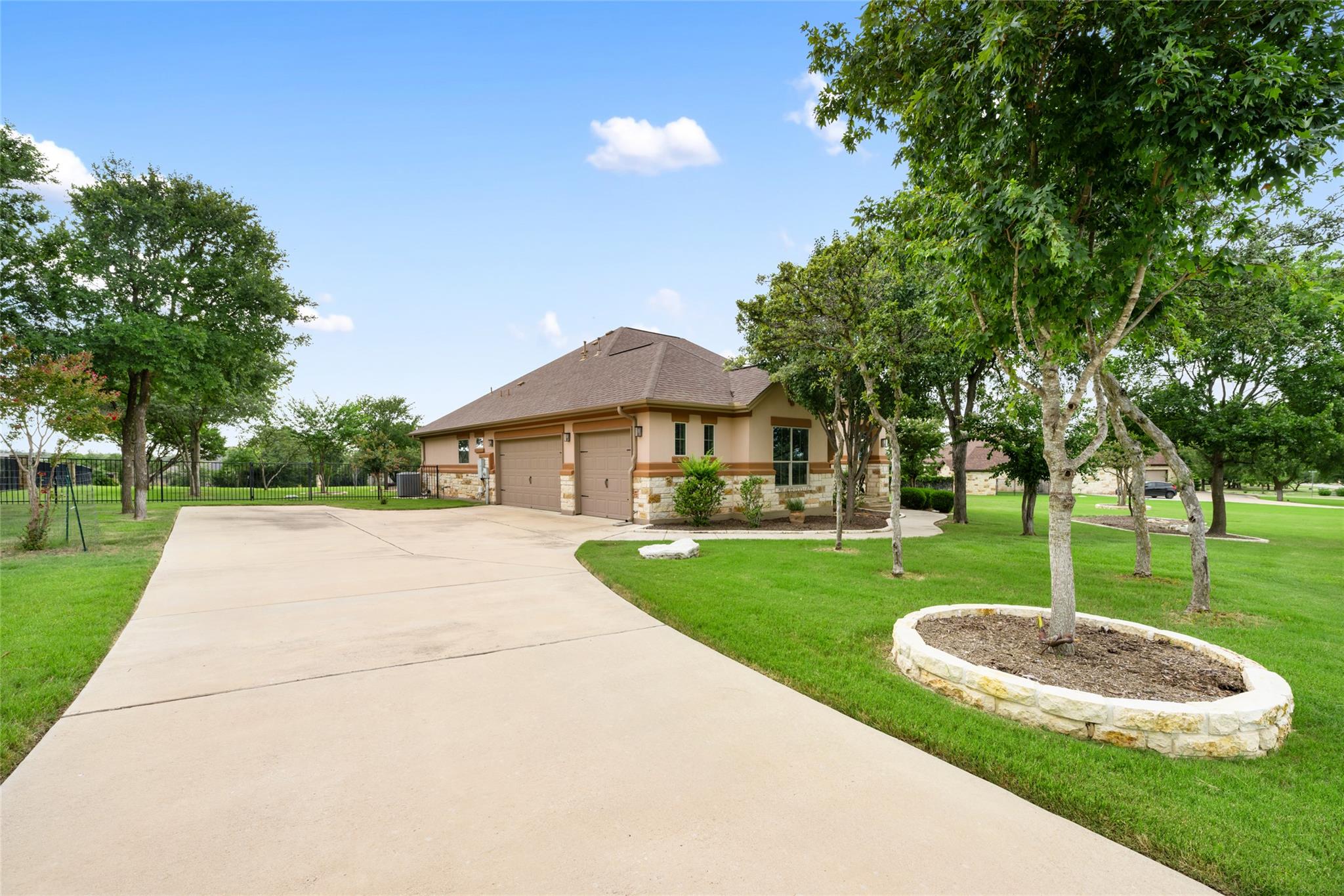 701 W Majestic Oak Ln, Georgetown, TX 78633