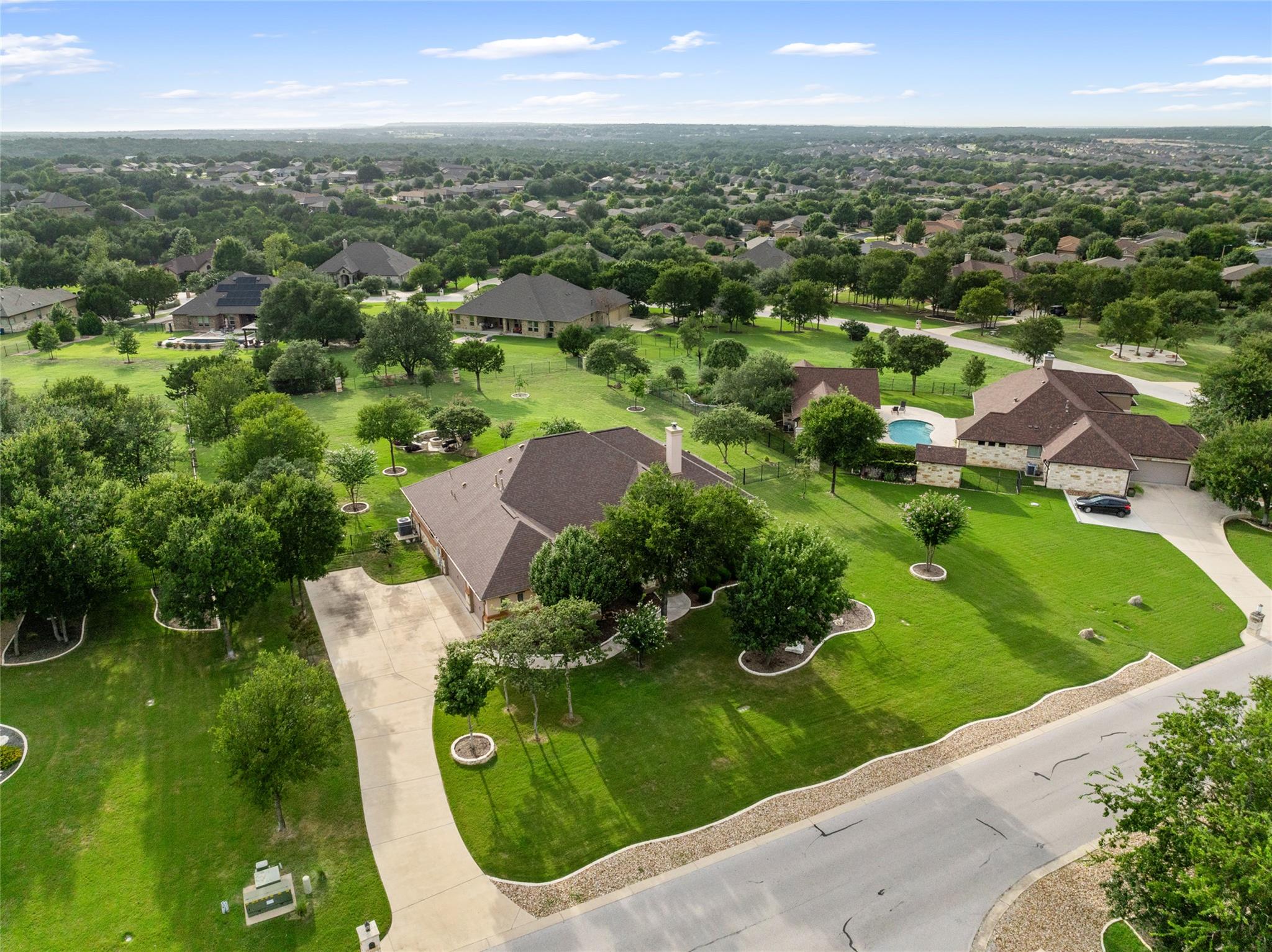 701 W Majestic Oak Ln, Georgetown, TX 78633