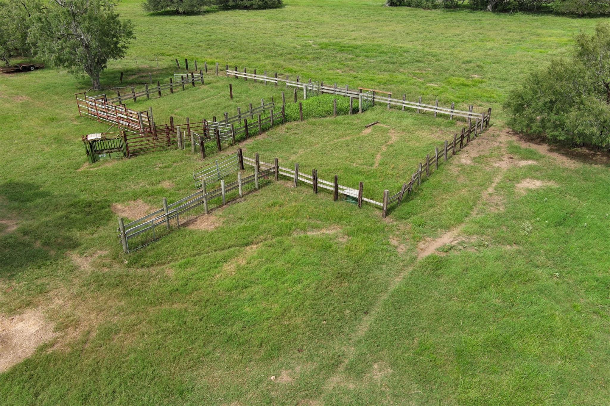 0 Cr 121, Leesville, TX 78140