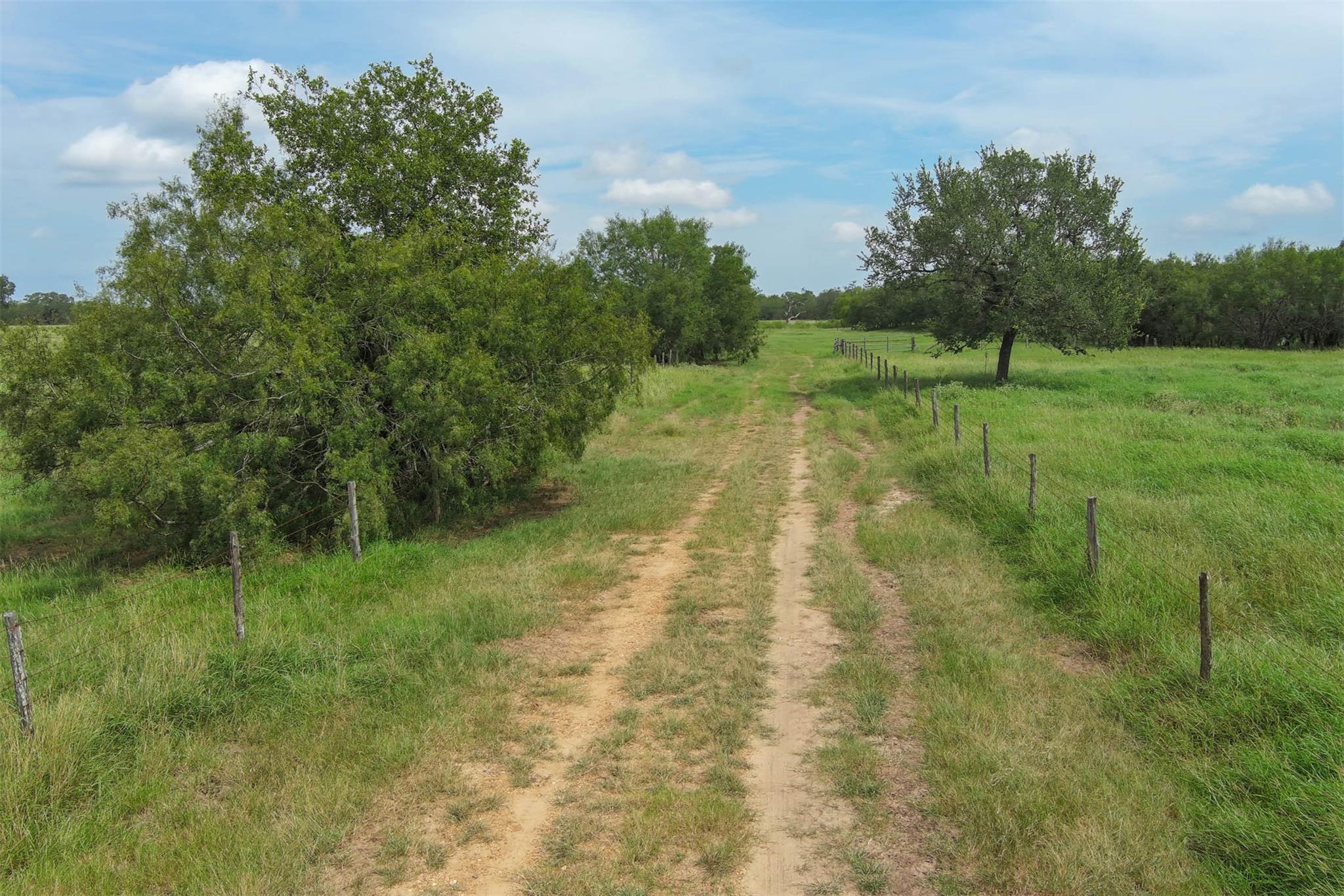 0 Cr 121, Leesville, TX 78140